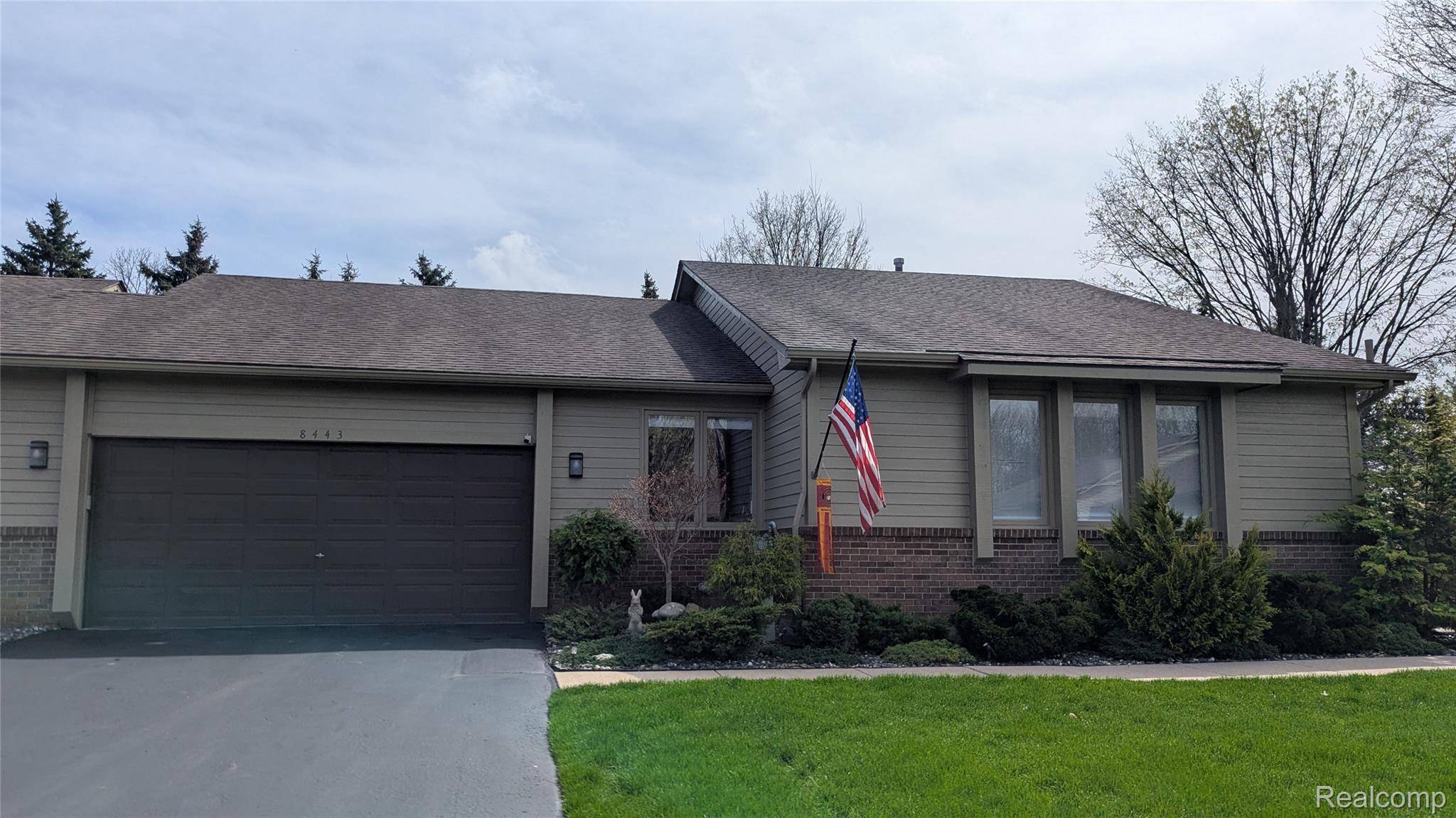 8443 Tara LN, White Lake Charter Township, MI 48386