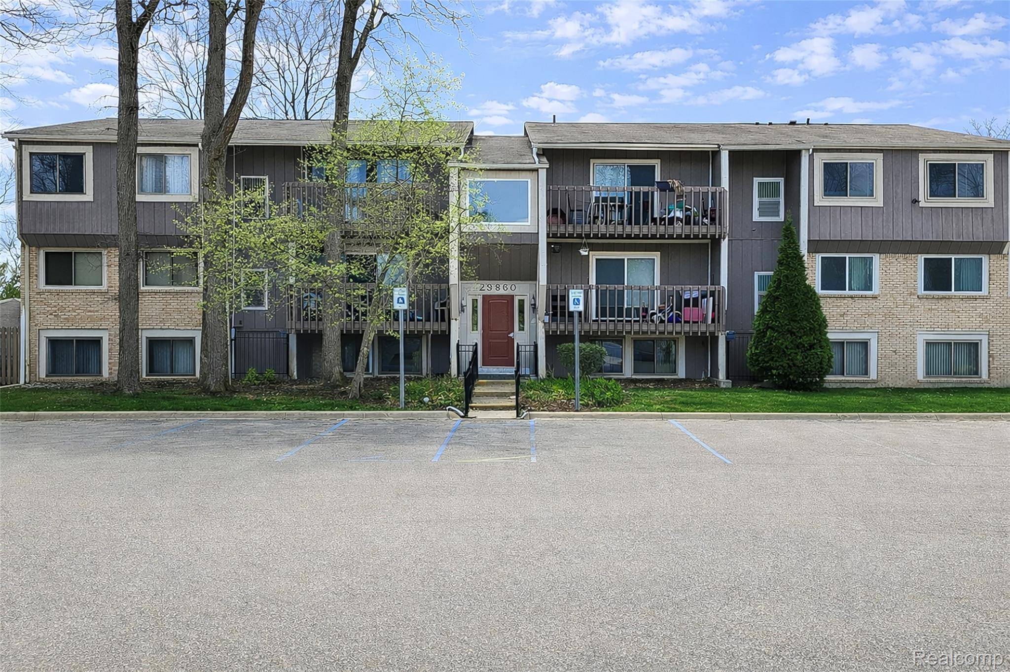 29860 W 12 Mile RD #604, Farmington Hills, MI 48334