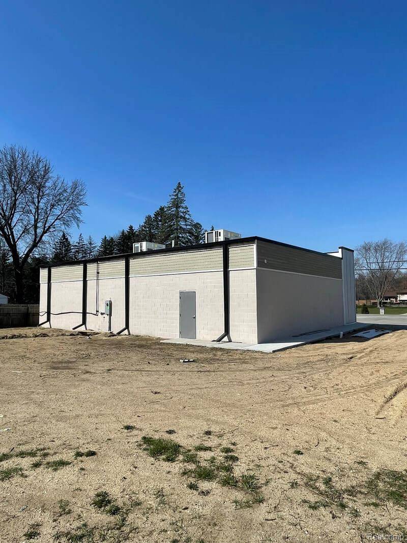 8960 Sashabaw RD, Independence Charter Township, MI 48348