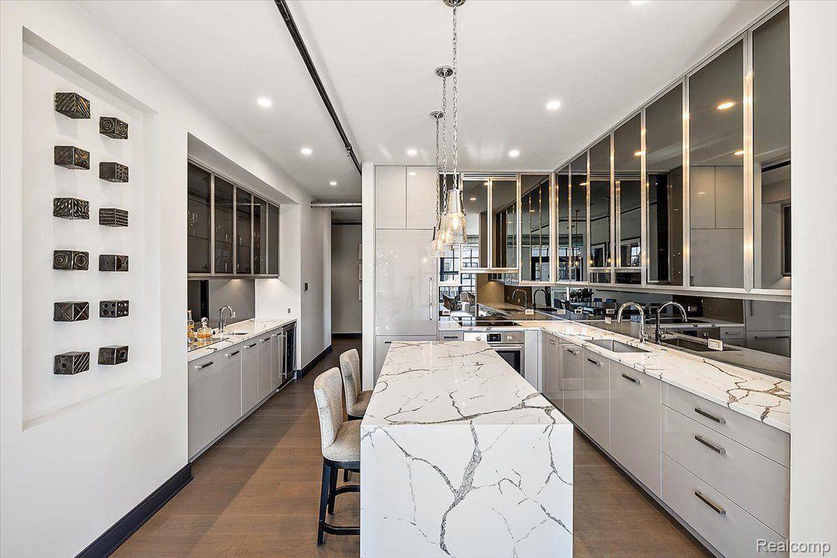 2051 VILLA RD #405, Birmingham, MI 48009