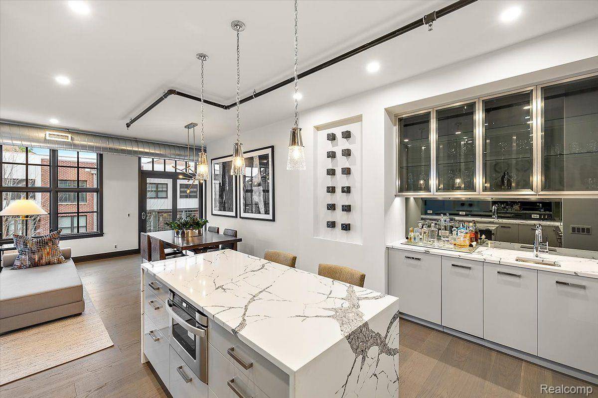 2051 VILLA RD #405, Birmingham, MI 48009