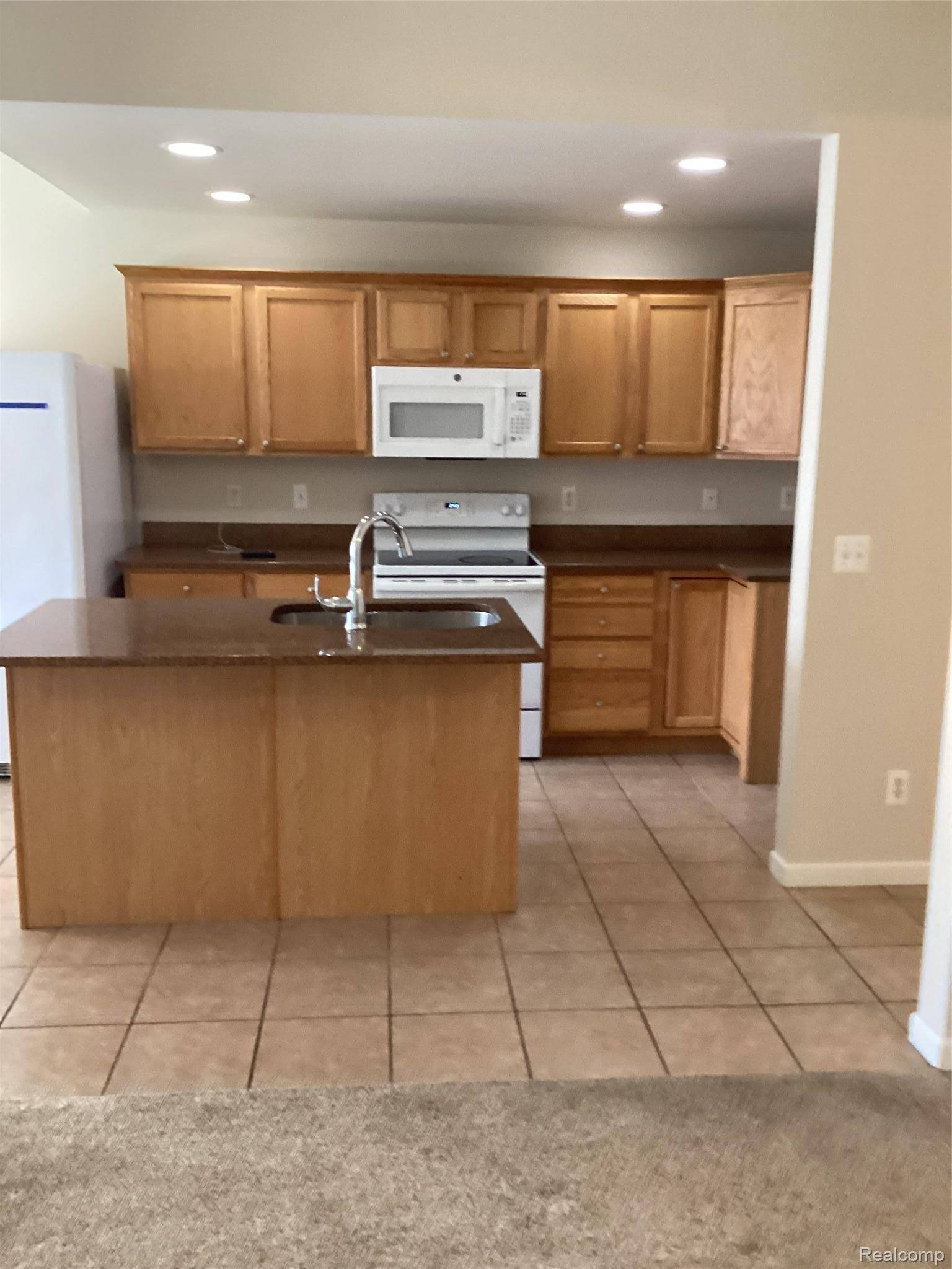 32127 Heavenly CT, Warren, MI 48092