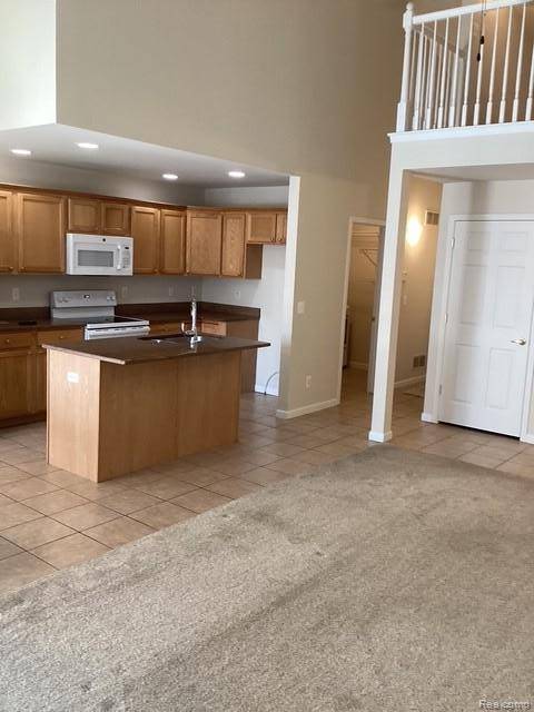 32127 Heavenly CT, Warren, MI 48092