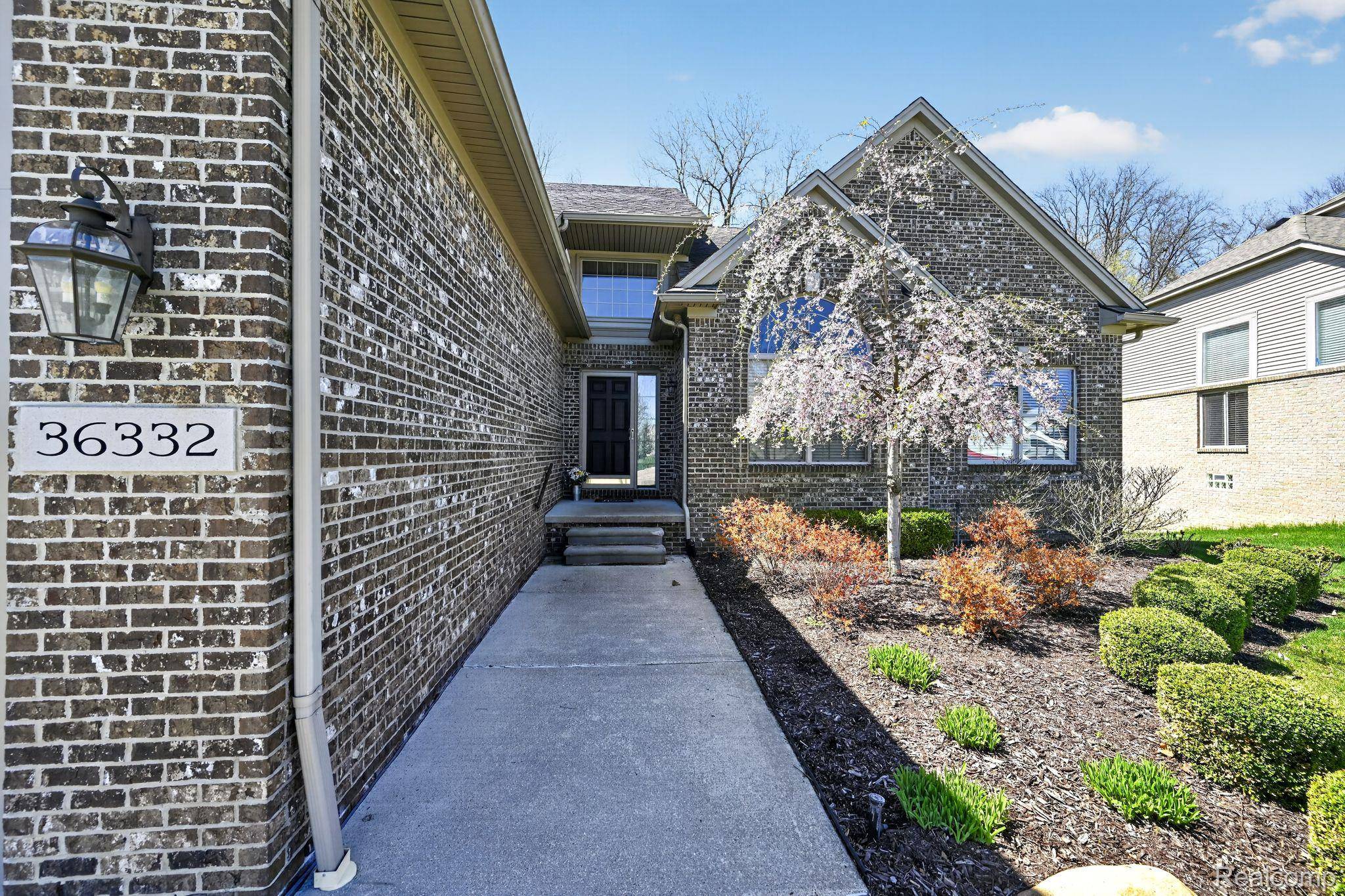 36332 Fairway DR, Livonia, MI 48152