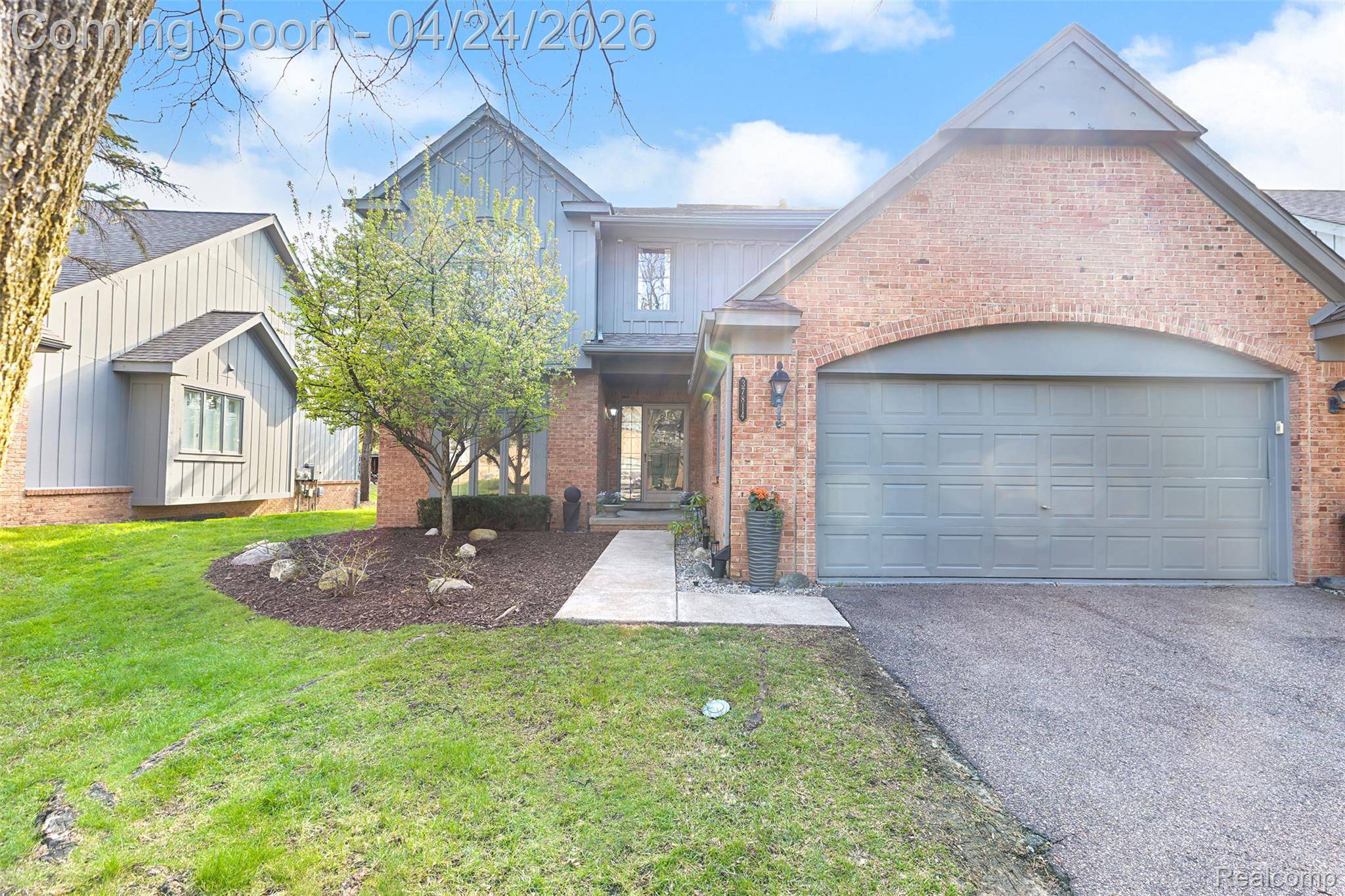 37814 Avon LN, Farmington Hills, MI 48331