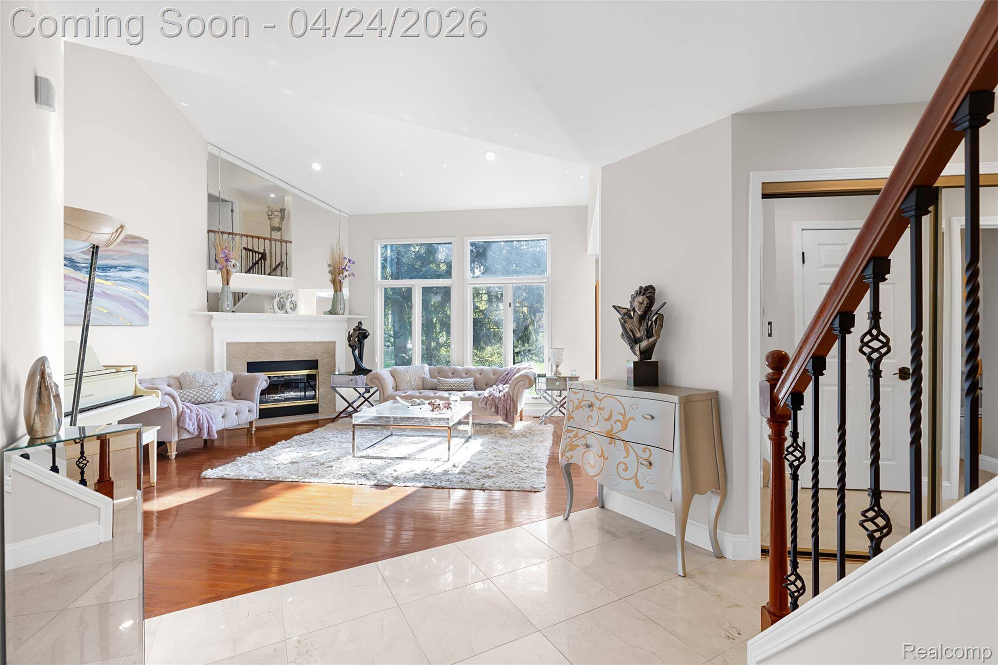 37814 Avon LN, Farmington Hills, MI 48331