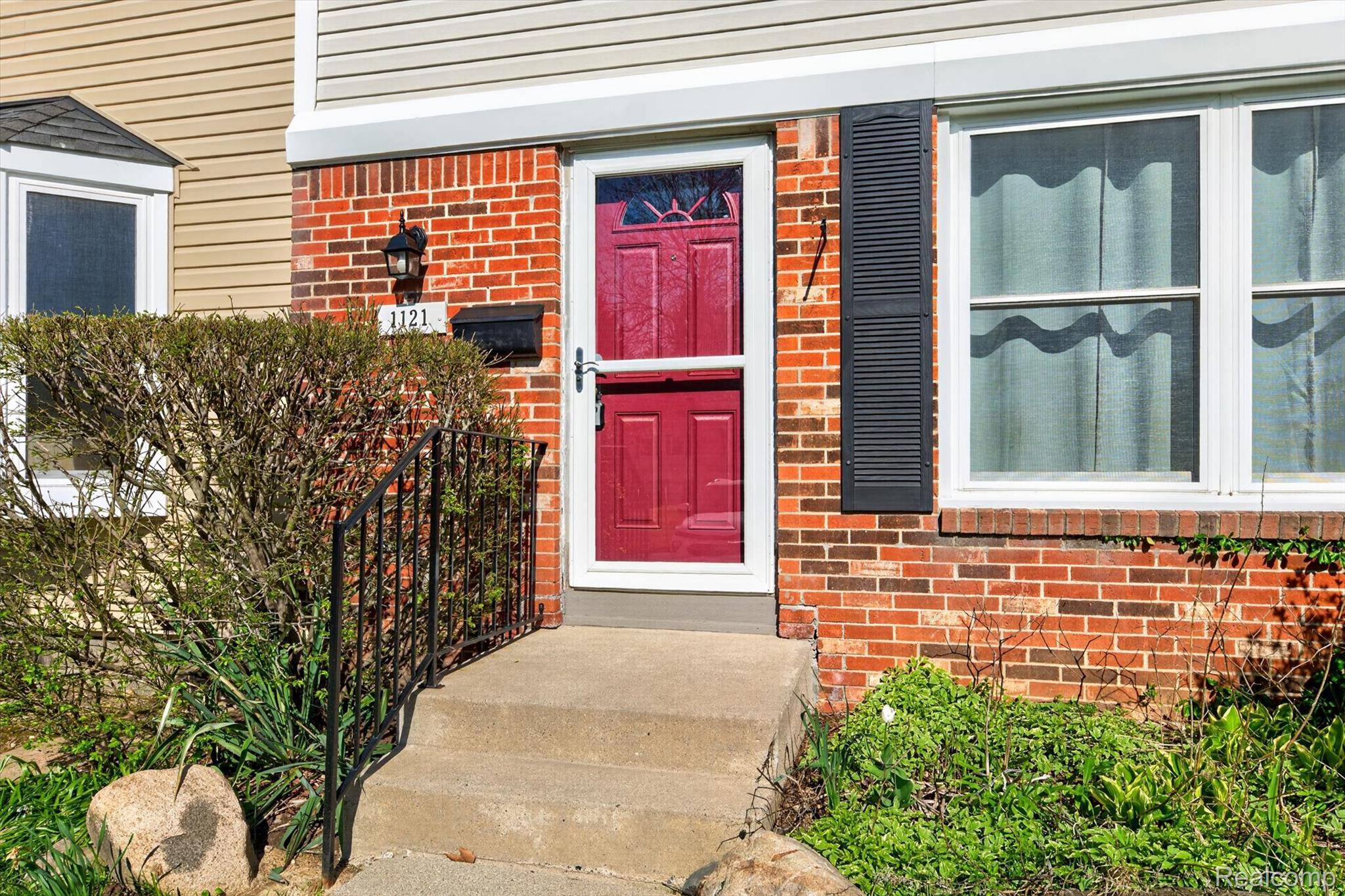 1121 Marquette CT, Rochester Hills, MI 48307