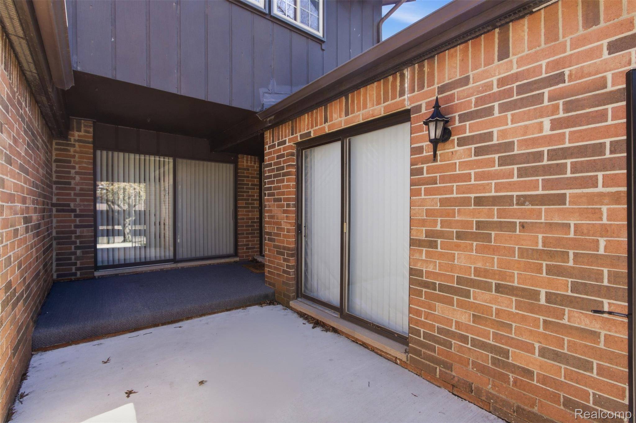 29242 Wellington RD W, Southfield, MI 48034