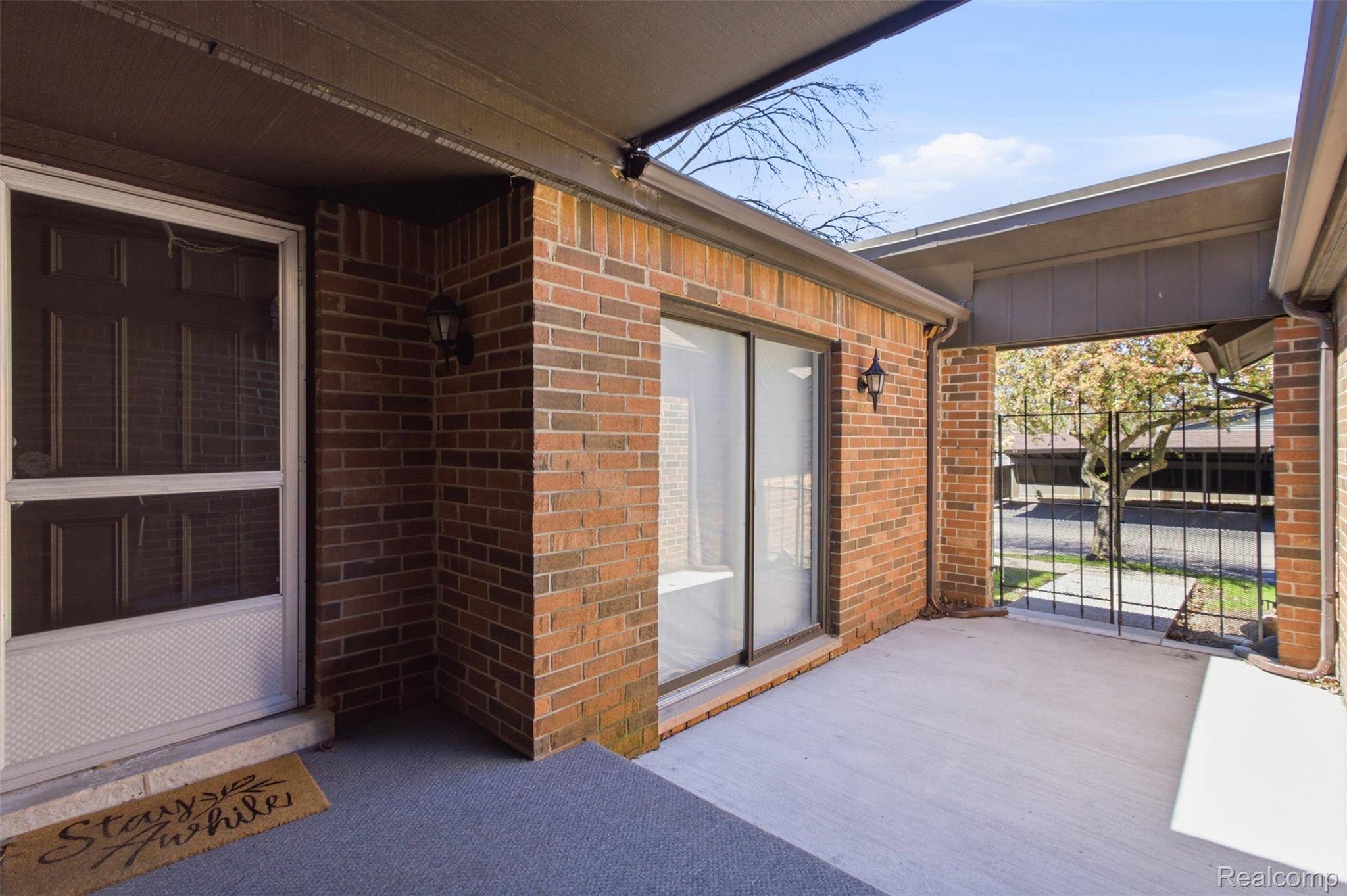 29242 Wellington RD W, Southfield, MI 48034