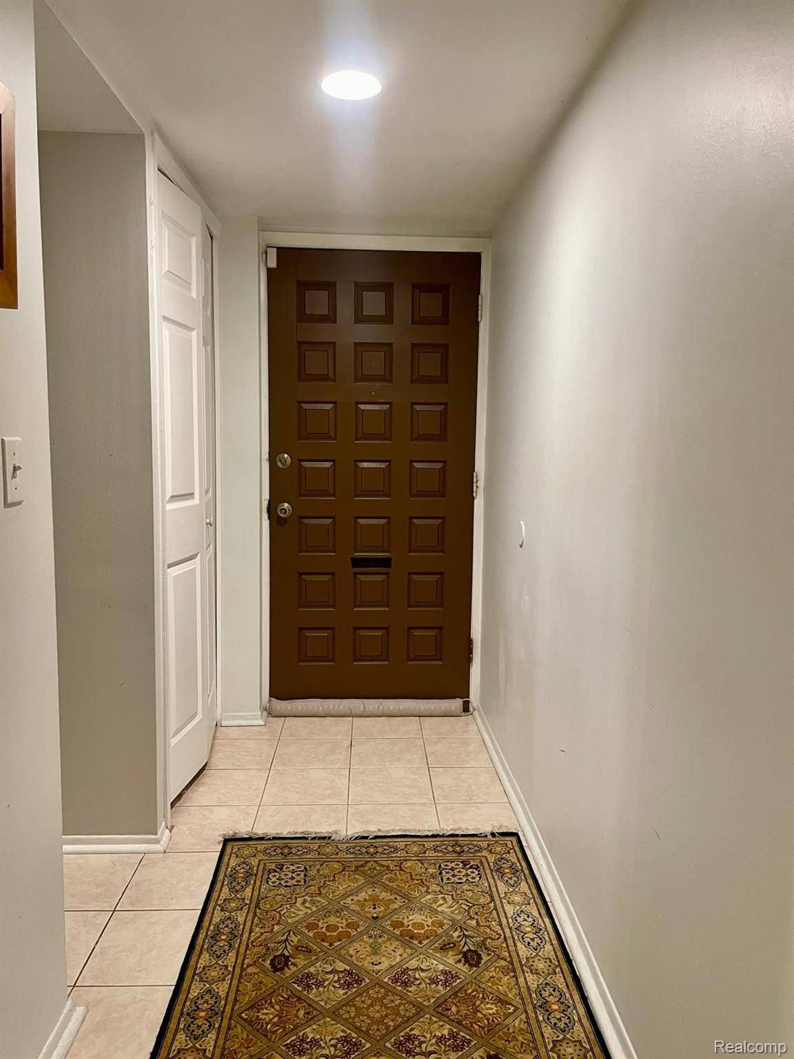 18344 UNIVERSITY PARK DR, Livonia, MI 48152