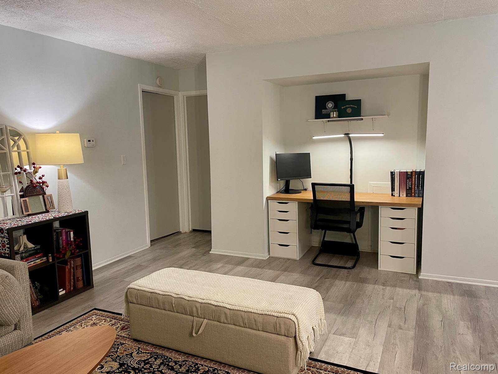 18344 UNIVERSITY PARK DR, Livonia, MI 48152