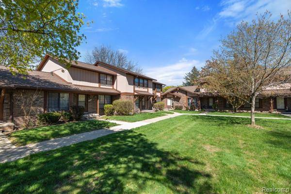 24874 Chalk Farm RD W #62, Warren, MI 48091