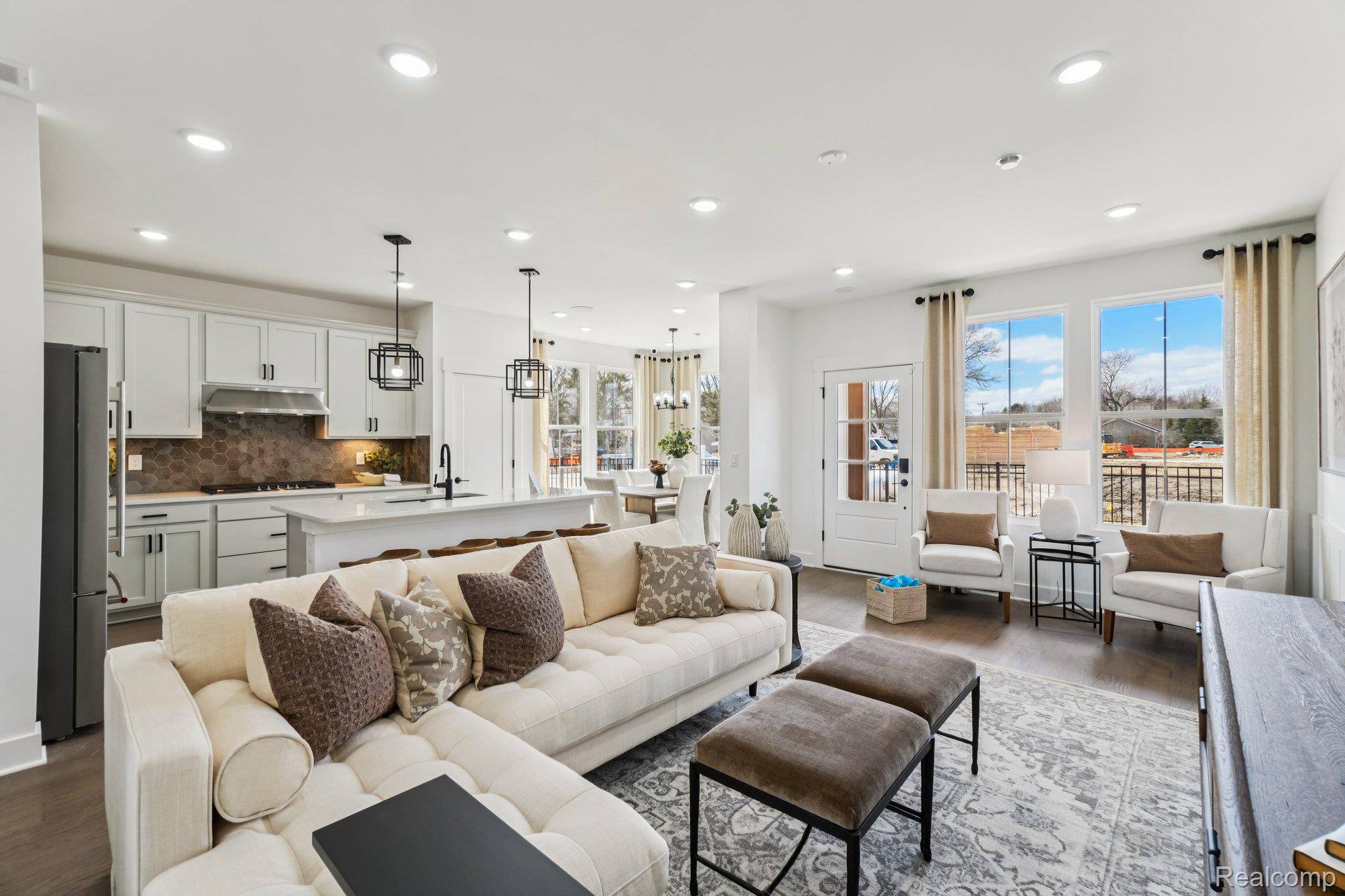 216 Lantana DR, Brighton, MI 48116