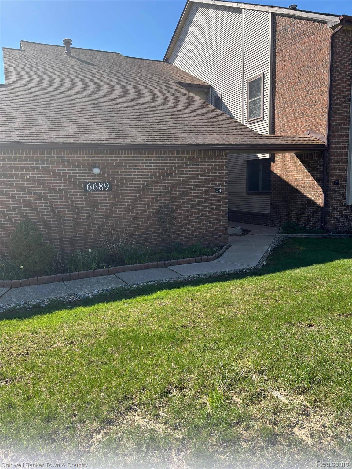 6689 Ridgefield CIR #201, West Bloomfield Charter Township, MI 48322
