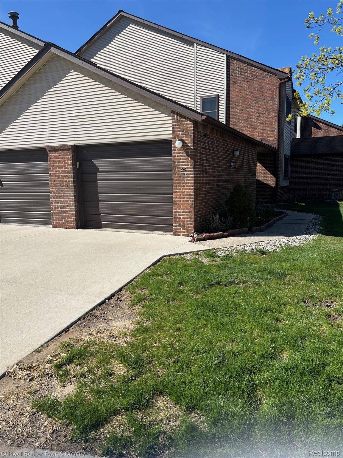 6689 Ridgefield CIR #201, West Bloomfield Charter Township, MI 48322