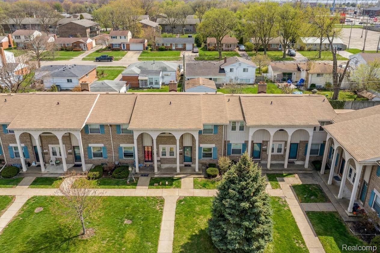 8114 Clay CT, Sterling Heights, MI 48313