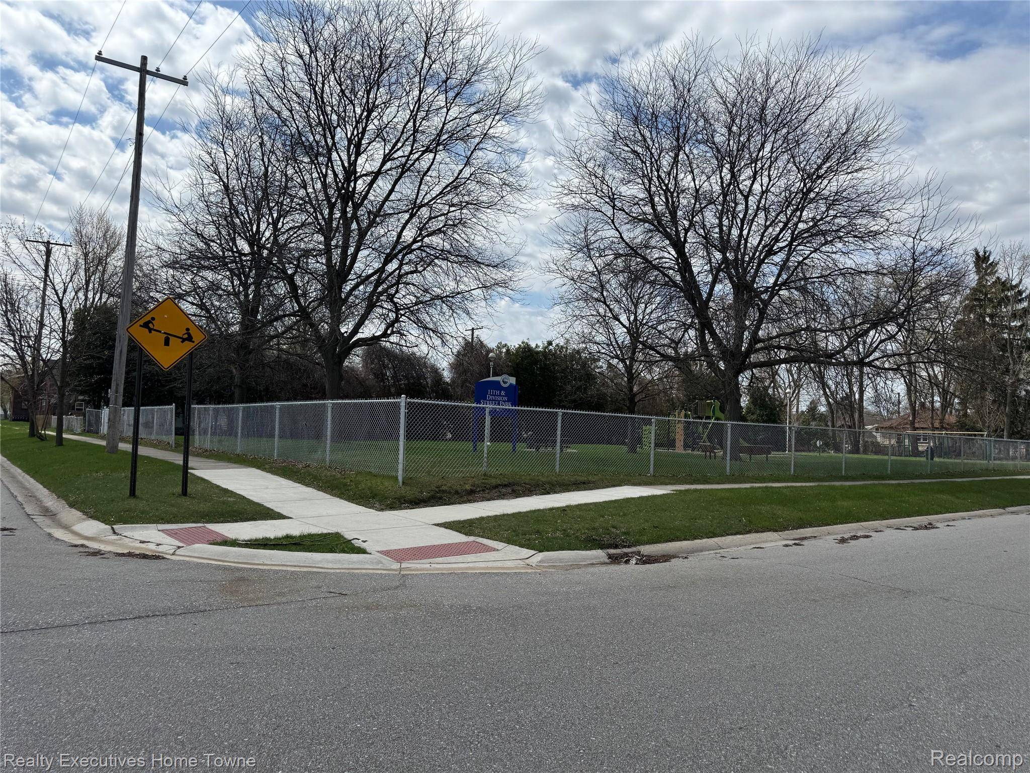 1725 11th ST, Port Huron, MI 48060