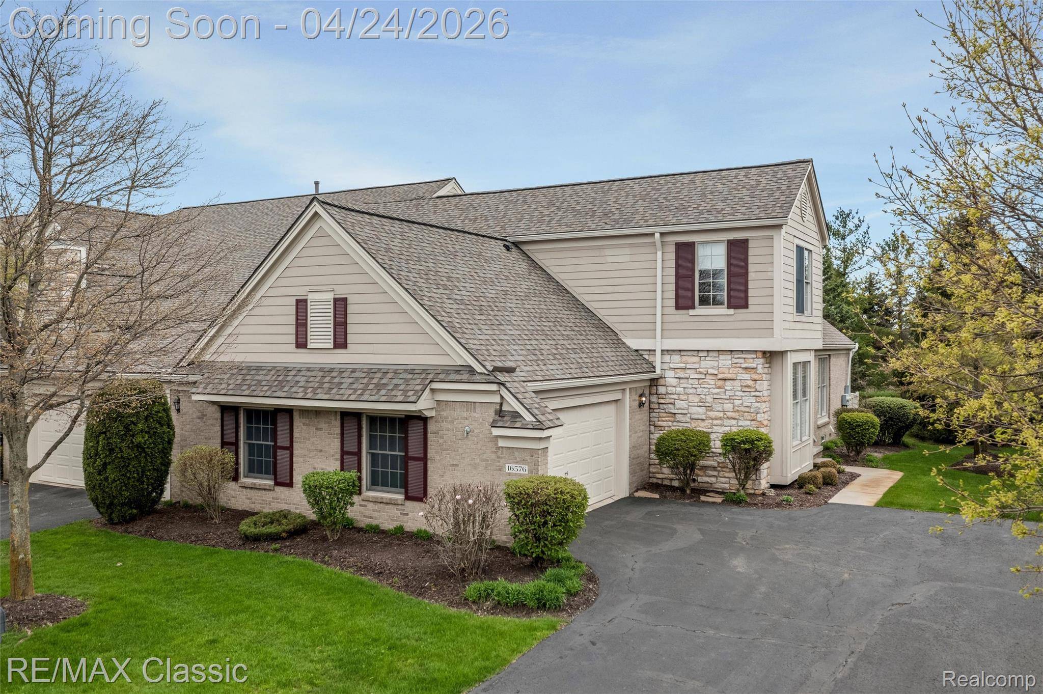 16576 Lyonhurst CIR, Northville Township, MI 48168