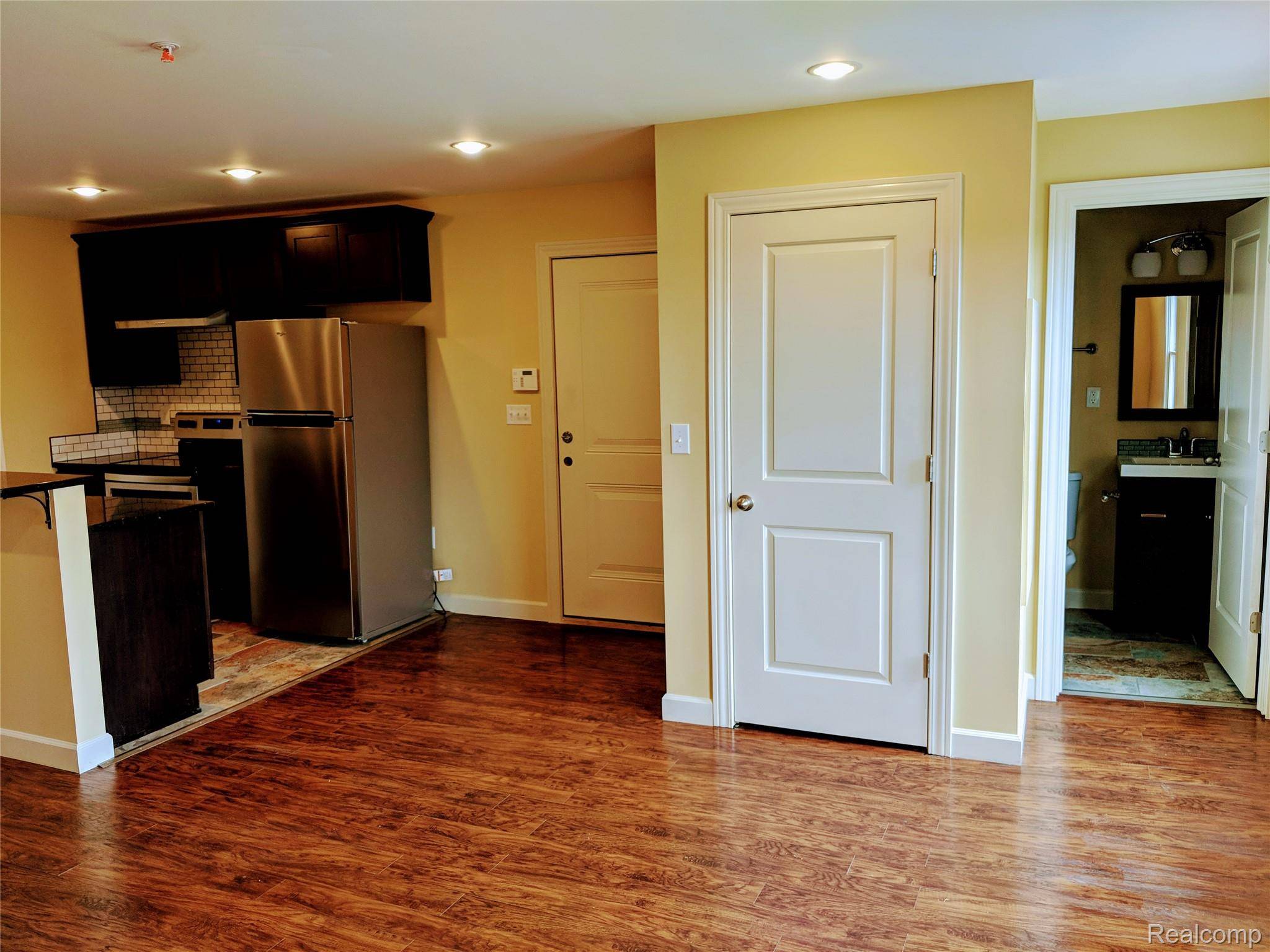 89 E EDSEL FORD FWY #7, Detroit, MI 48202