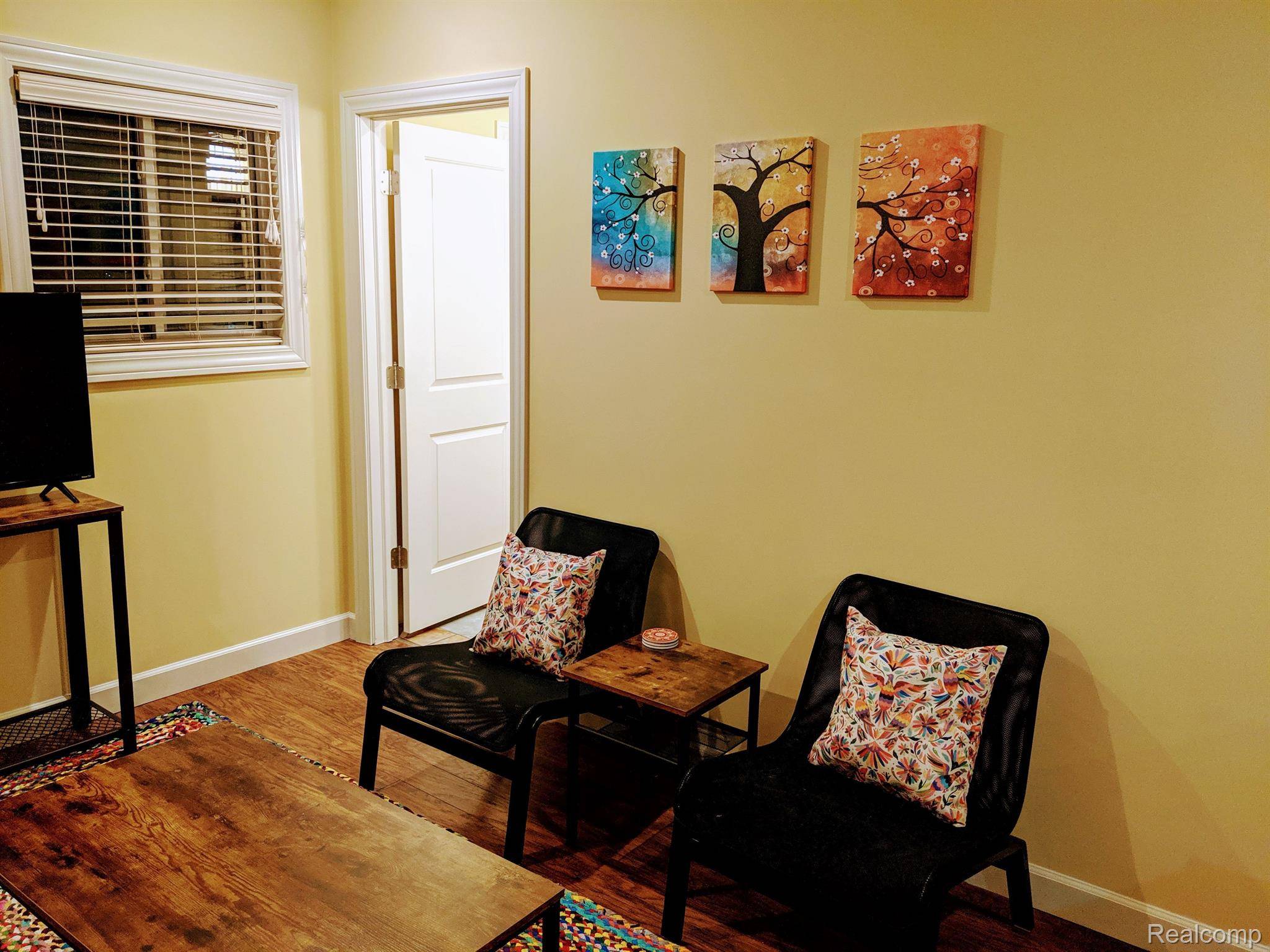 89 E EDSEL FORD FWY #8, Detroit, MI 48202