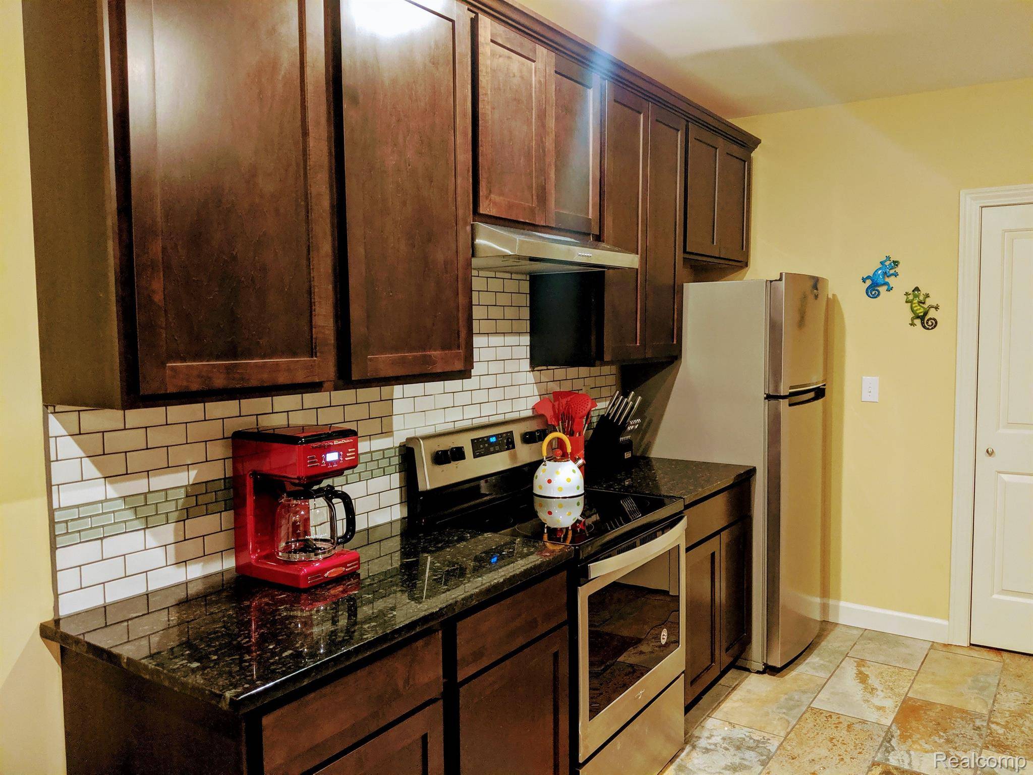 89 E EDSEL FORD FWY #8, Detroitcity_wayne, MI 48202