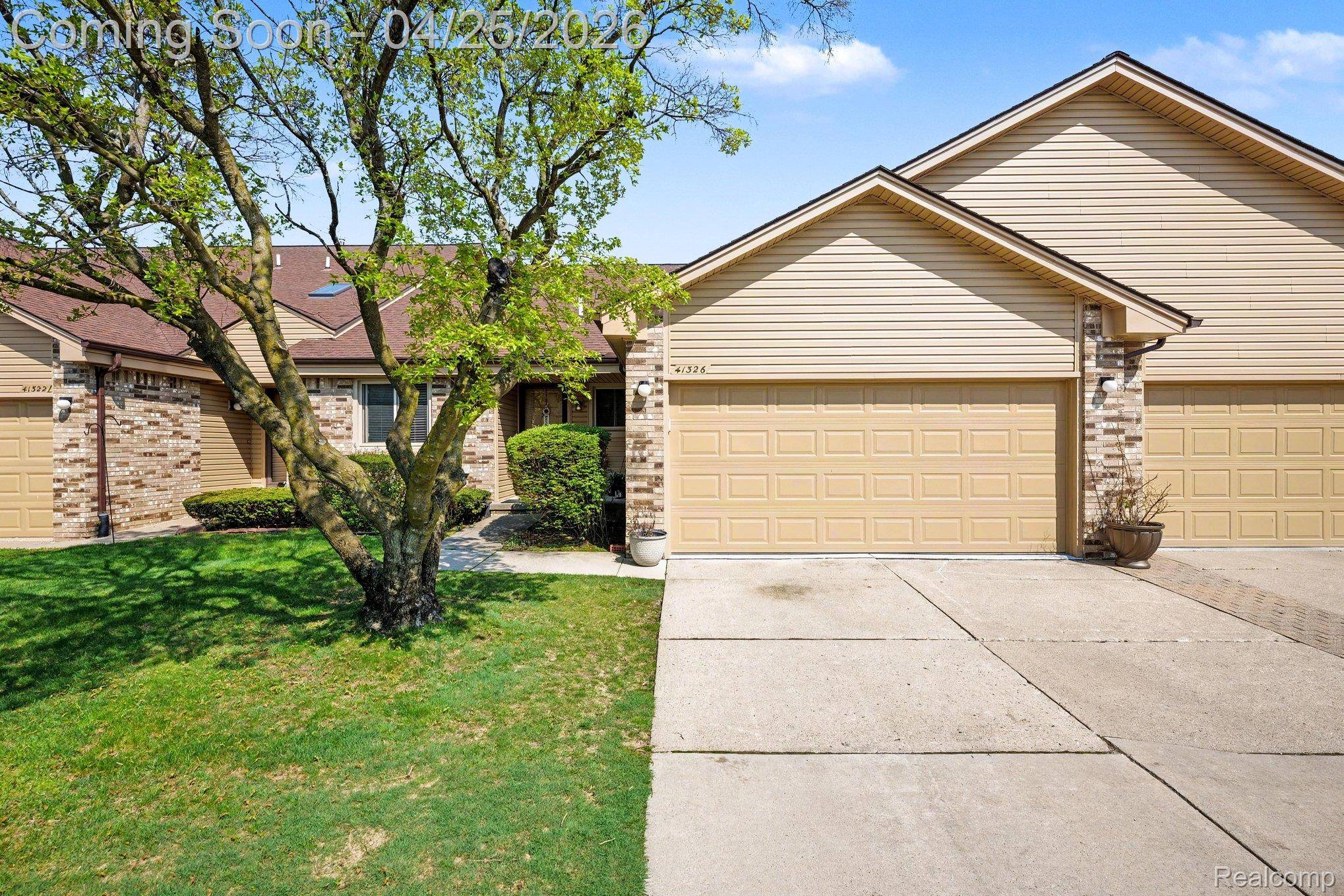 41326 Ambercrest DR, Sterling Heights, MI 48314