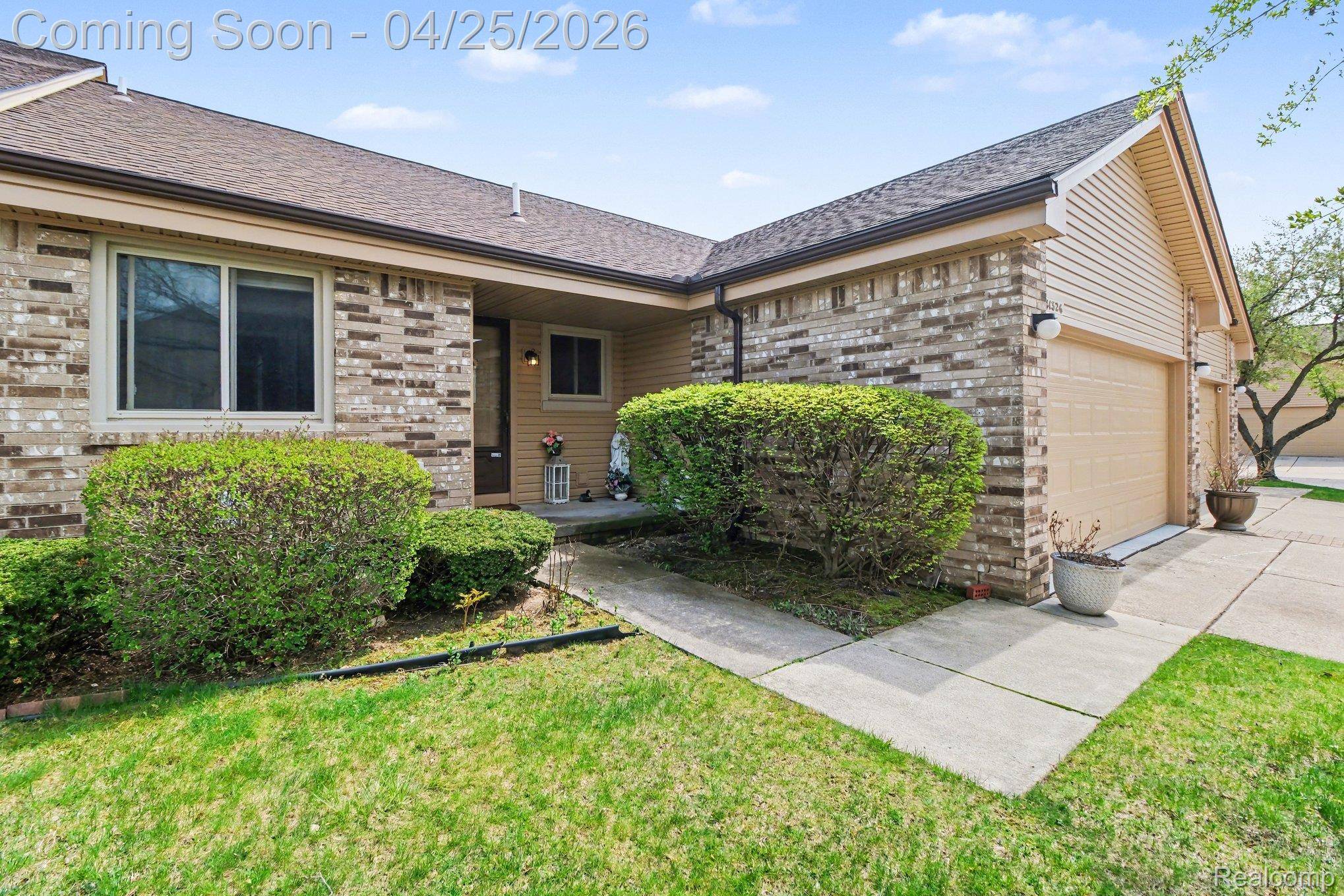 41326 Ambercrest DR, Sterling Heights, MI 48314