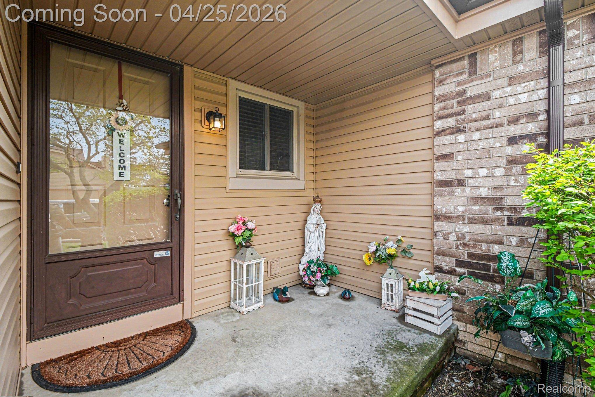 41326 Ambercrest DR, Sterling Heights, MI 48314