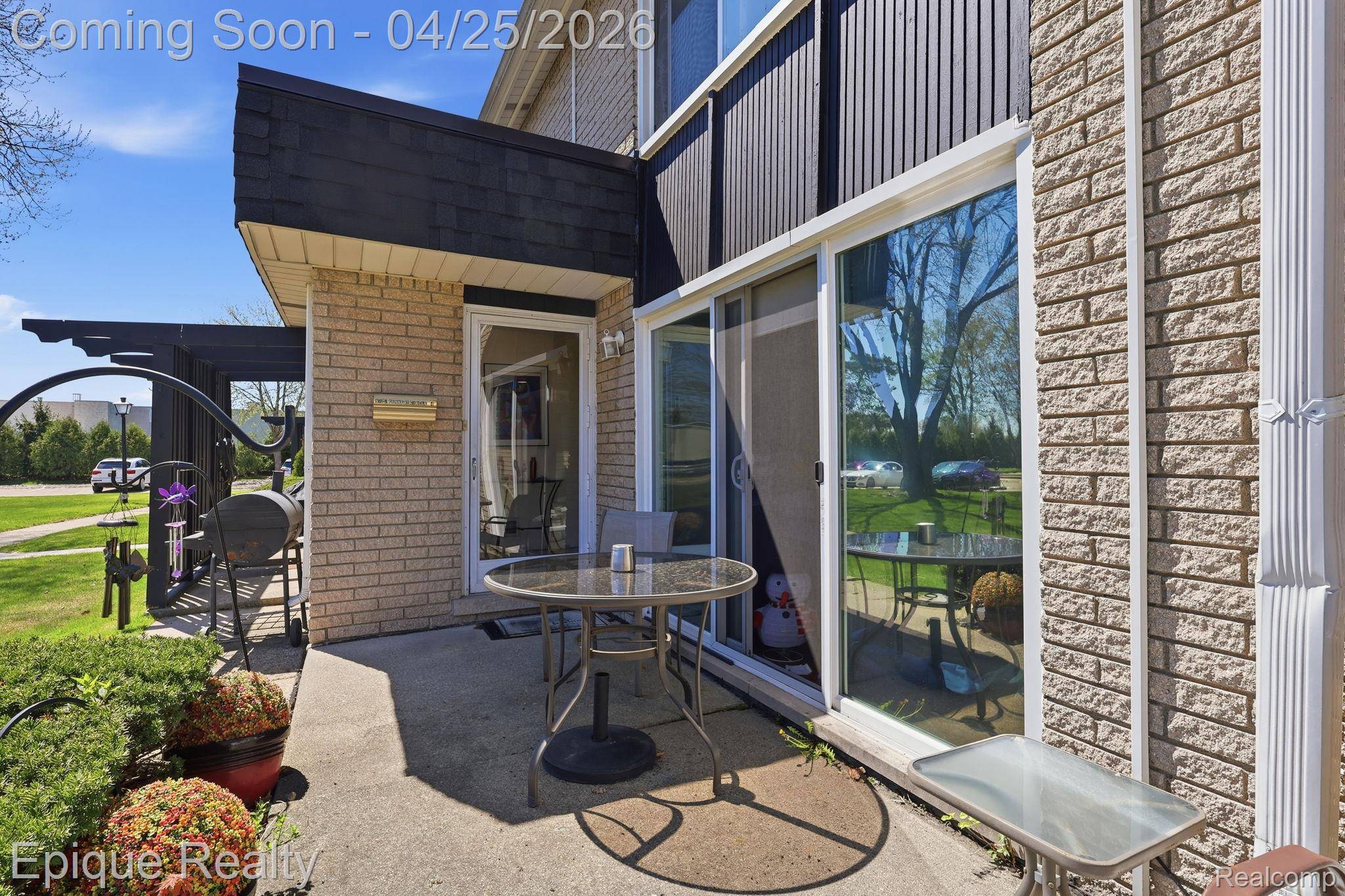 8727 Kennedy CIR #4, Warren, MI 48093