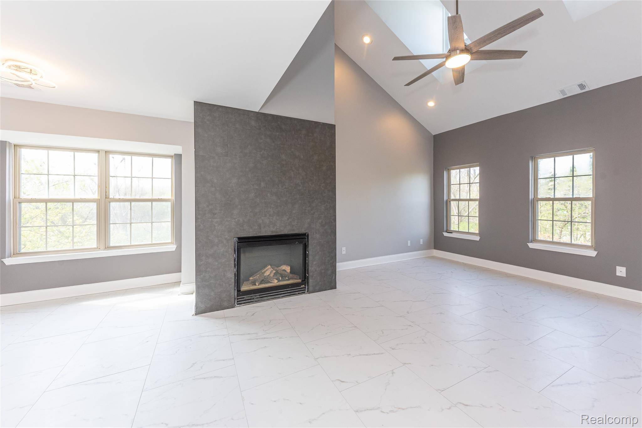 29242 W Glen Oaks, Farmington Hills, MI 48334