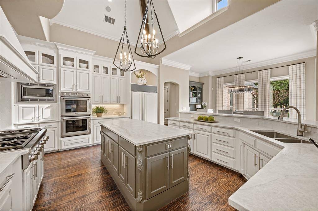 6801 Westmont Drive, Colleyville, TX 76034