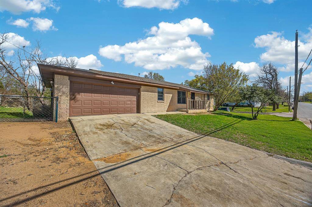 2709 New York Avenue, Fort Worth, TX 76104