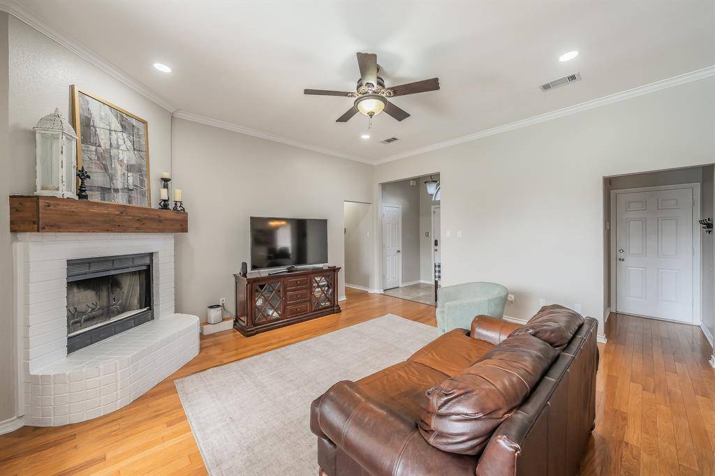 2720 Cedar Springs Court, Bedford, TX 76021