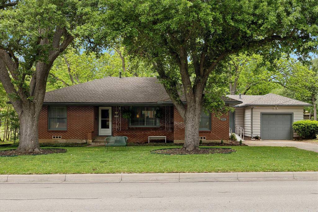 206 S Davis Drive, Arlington, TX 76013
