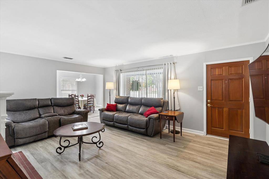 206 S Davis Drive, Arlington, TX 76013