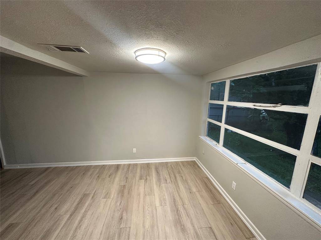 2908 Binyon Street, Fort Worth, TX 76133