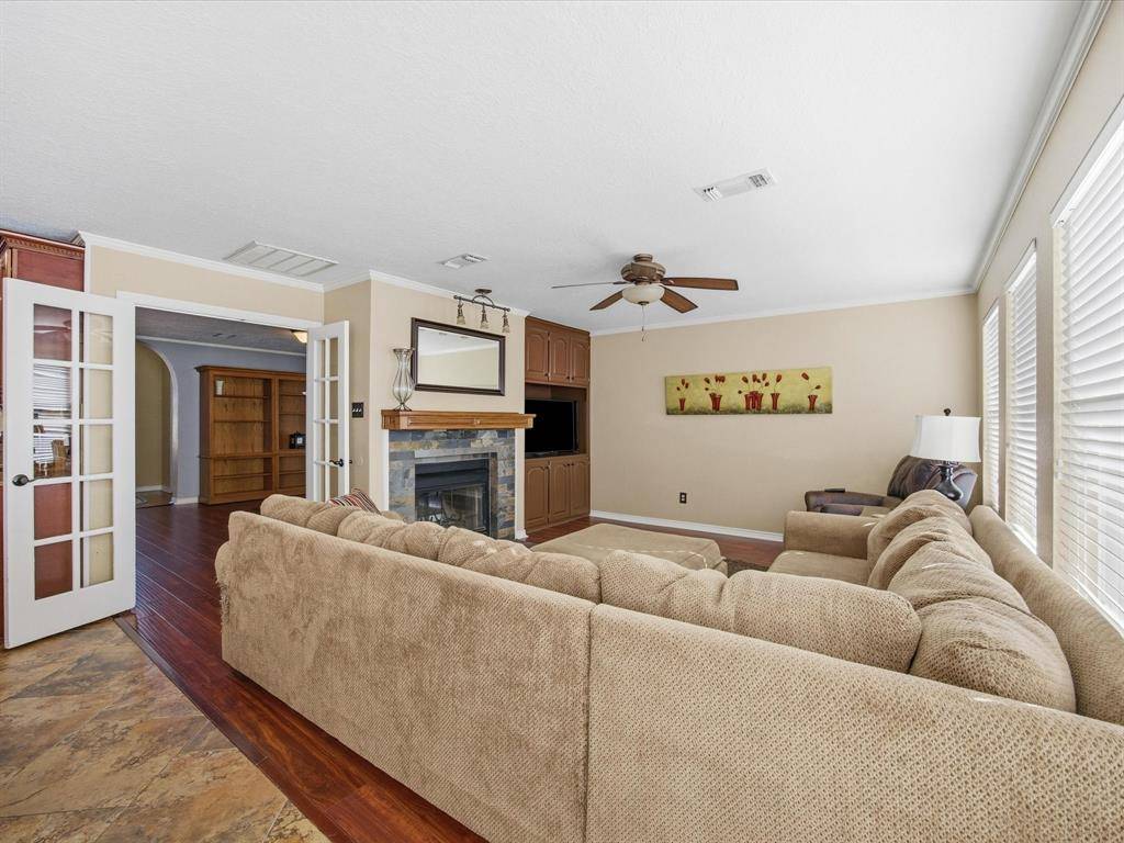 3428 Pembroke Place, Bedford, TX 76021