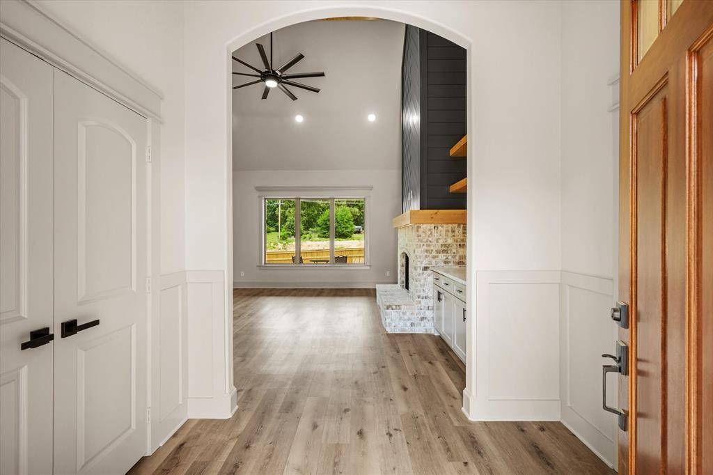 16618 Meadow Crest Drive Drive, Lindale, TX 75771