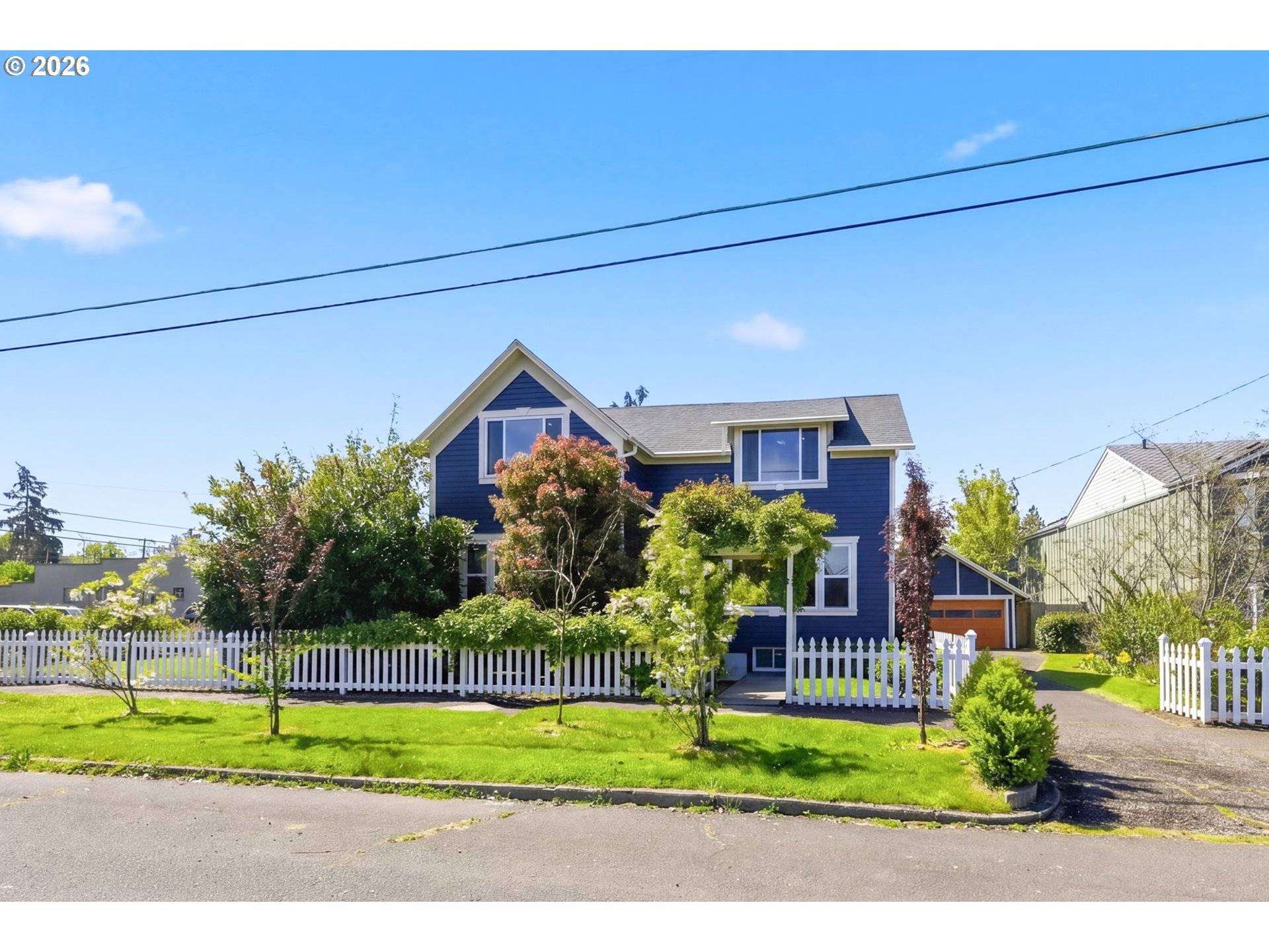 349 S 6TH ST, Cottage Grove, OR 97424