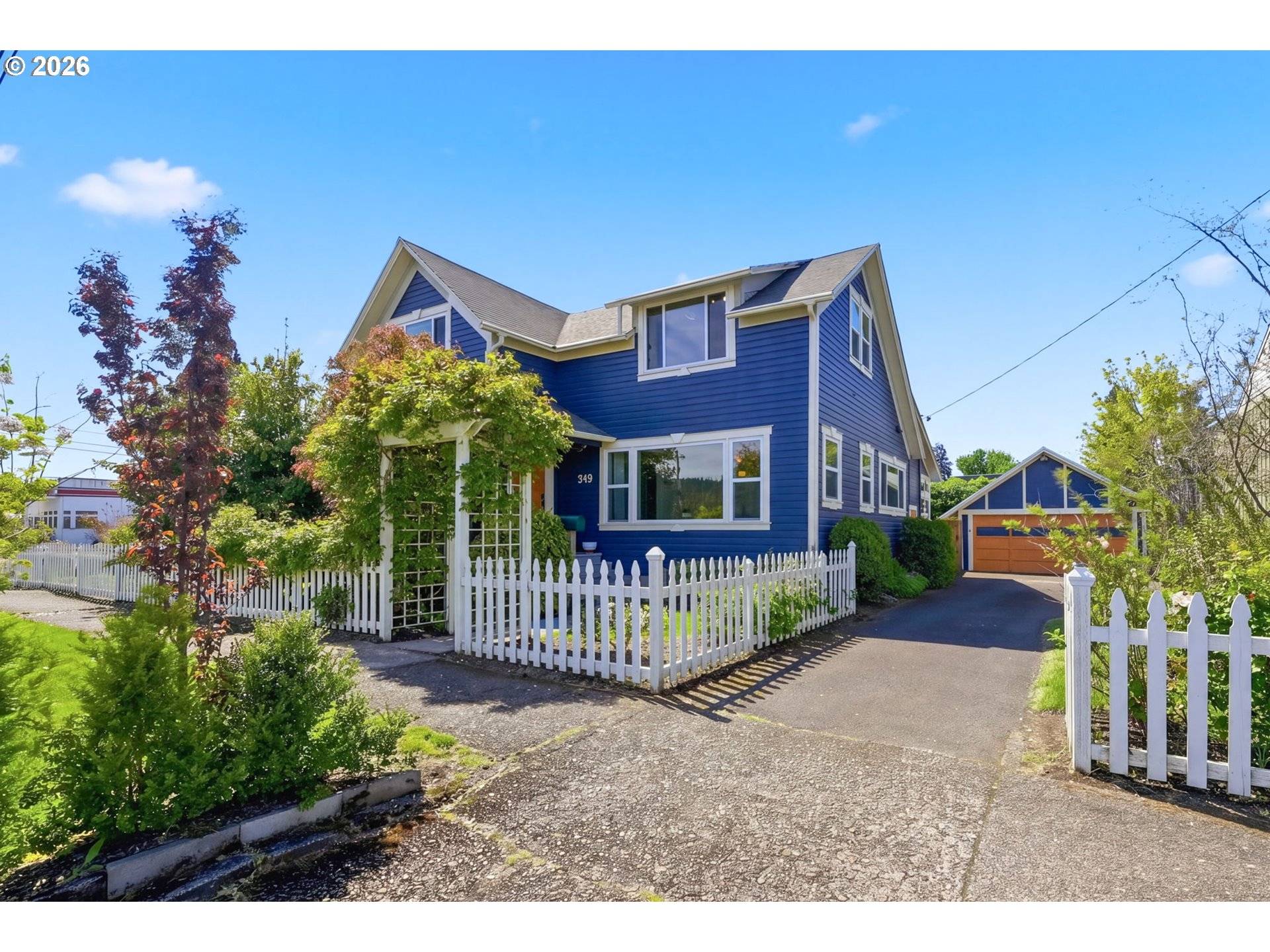 349 S 6TH ST, Cottage Grove, OR 97424