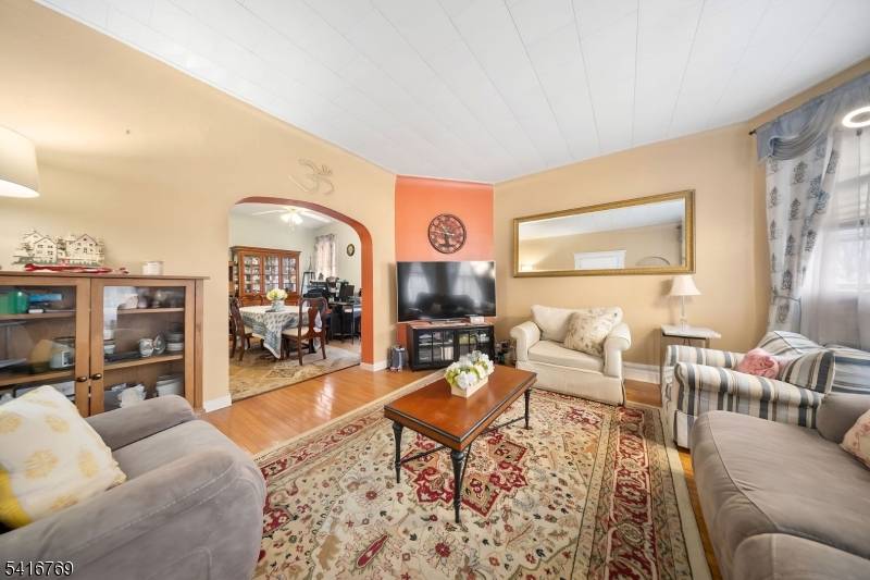 409 Hamilton St, Harrison Town, NJ 07029