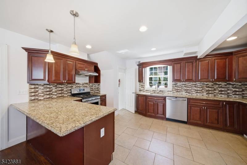 157 Freeman St, Woodbridge Twp., NJ 07095