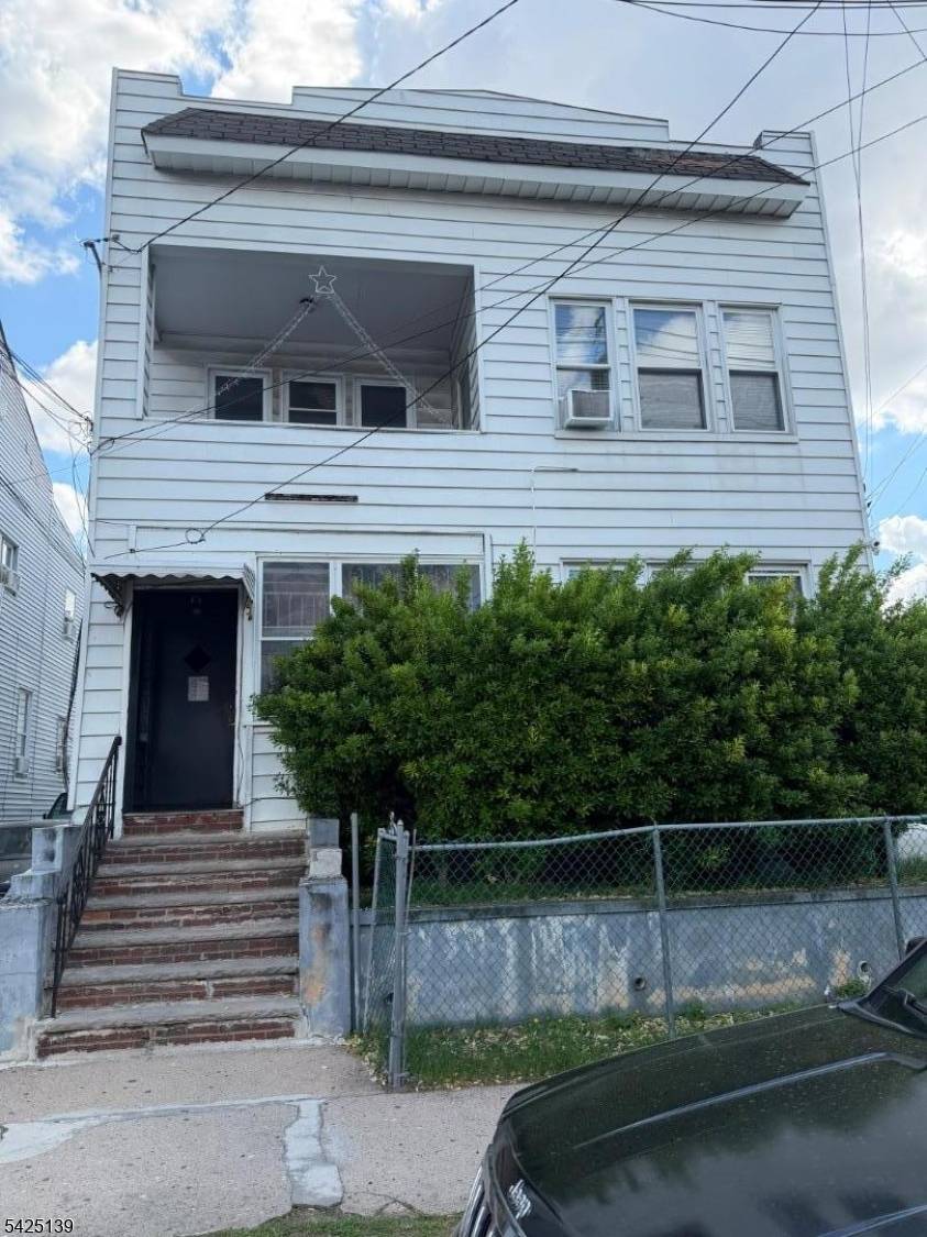 447-449 E 27Th St, Paterson City, NJ 07514