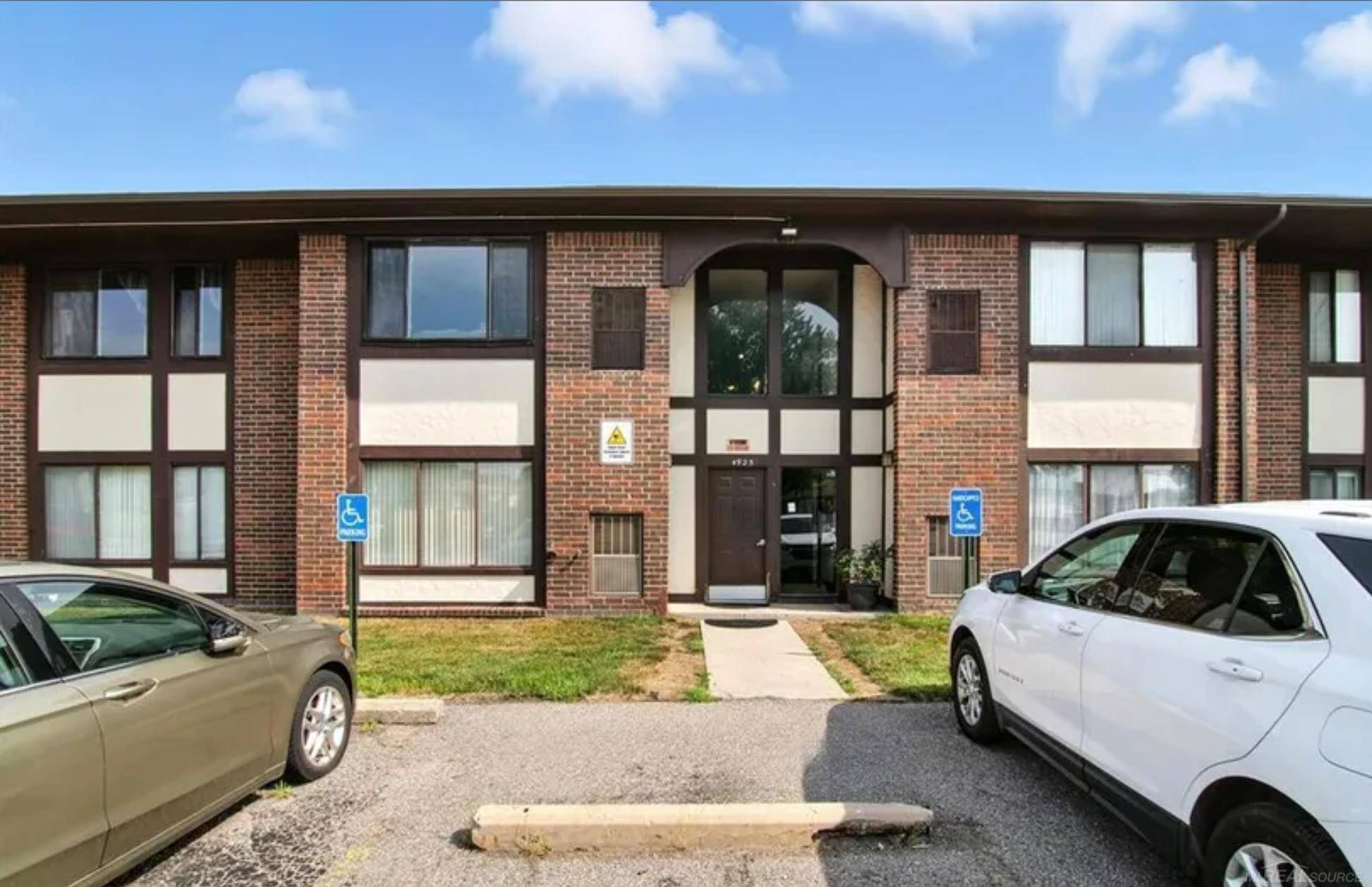 4925 E 10 Mile RD, Warren, MI 48091