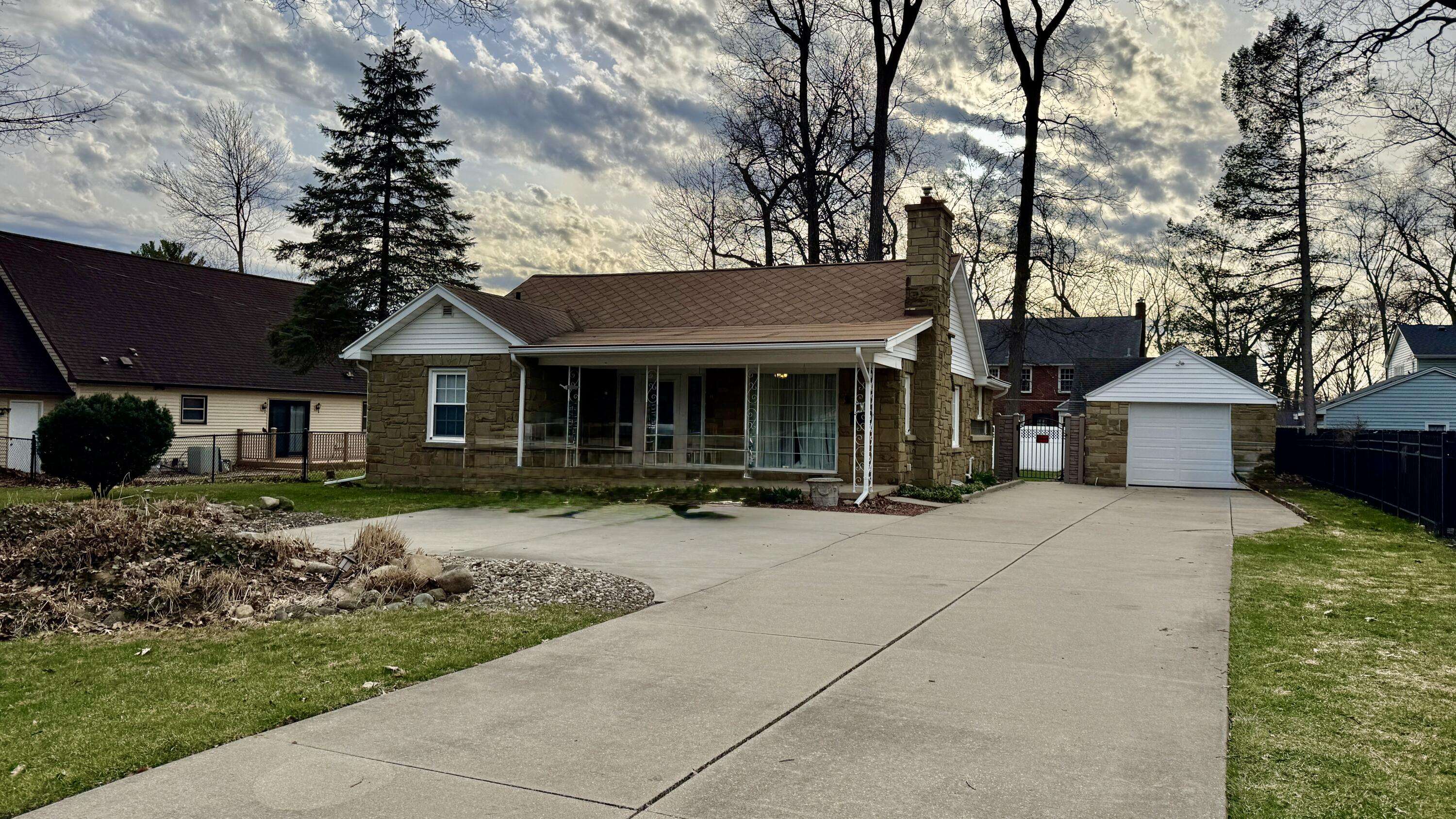 1004 Capital AVE SW, Battle Creek City, MI 49015