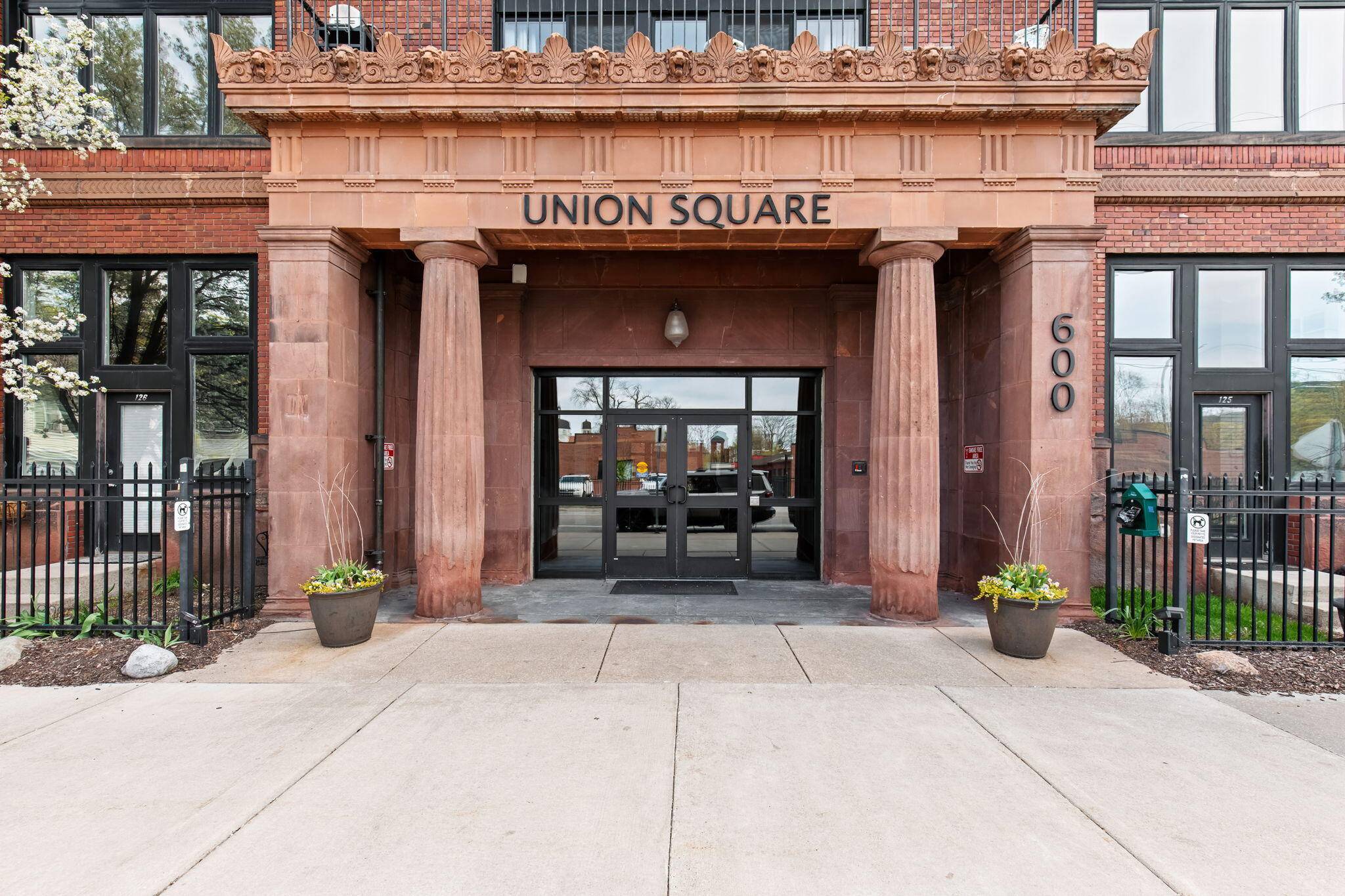 600 Broadway AVE NW #203, City Of Grand Rapids, MI 49504