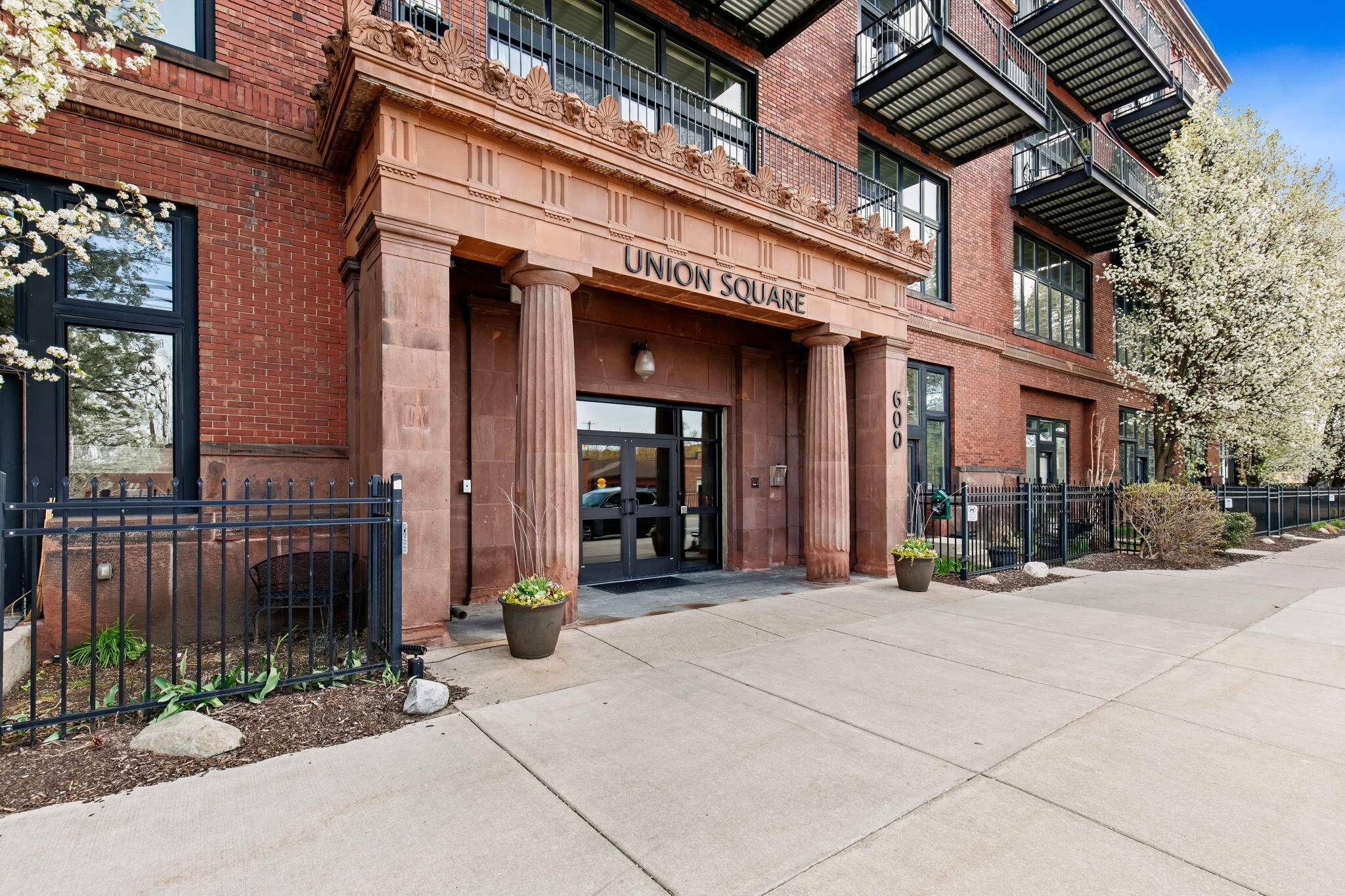 600 Broadway AVE NW #203, City Of Grand Rapids, MI 49504