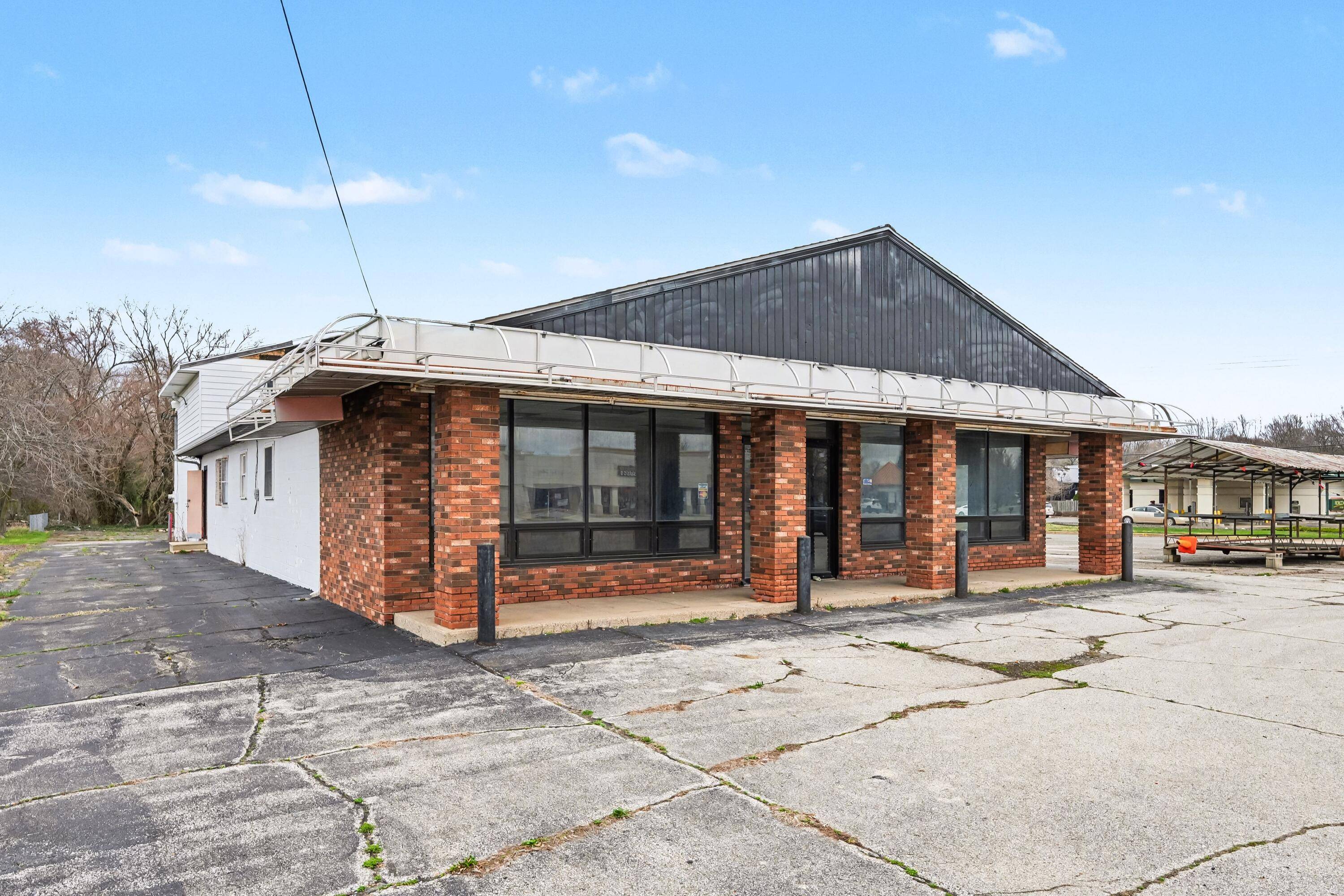 1015 E Napier AVE, Benton Twp, MI 49022