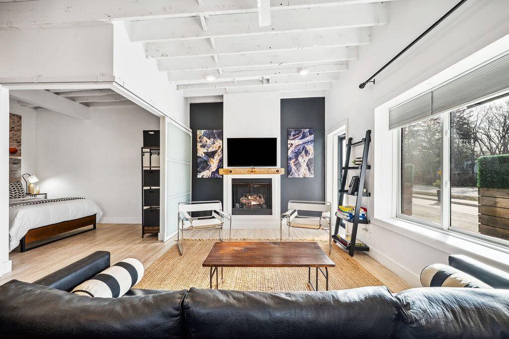 13662 Red Arrow HWY, Chikaming Twp, MI 49115