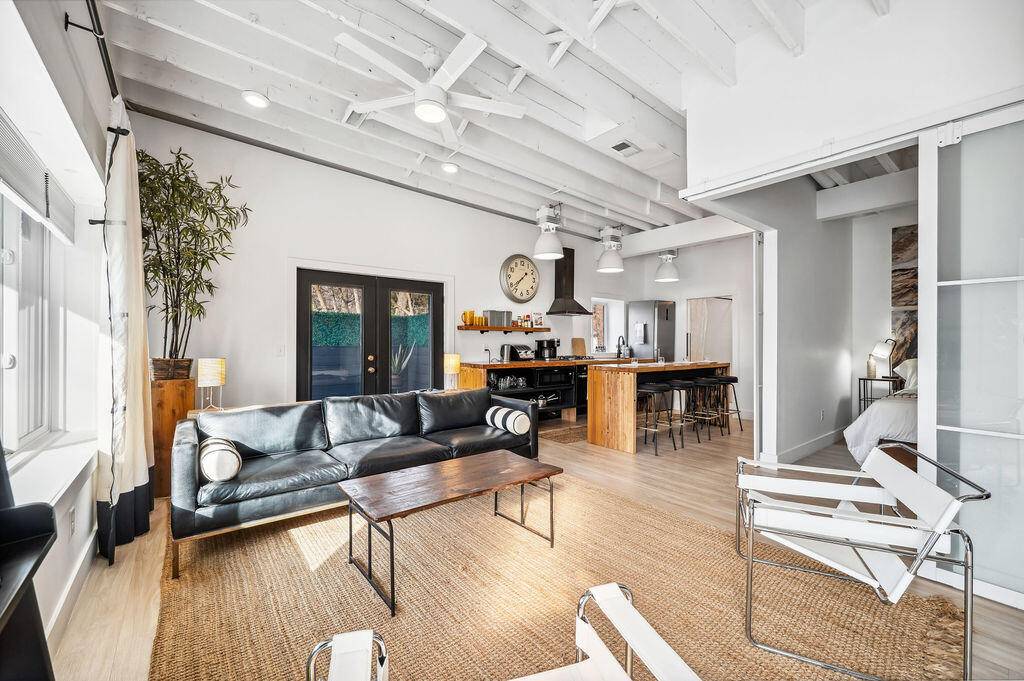 13662 Red Arrow HWY, Chikaming Twp, MI 49115